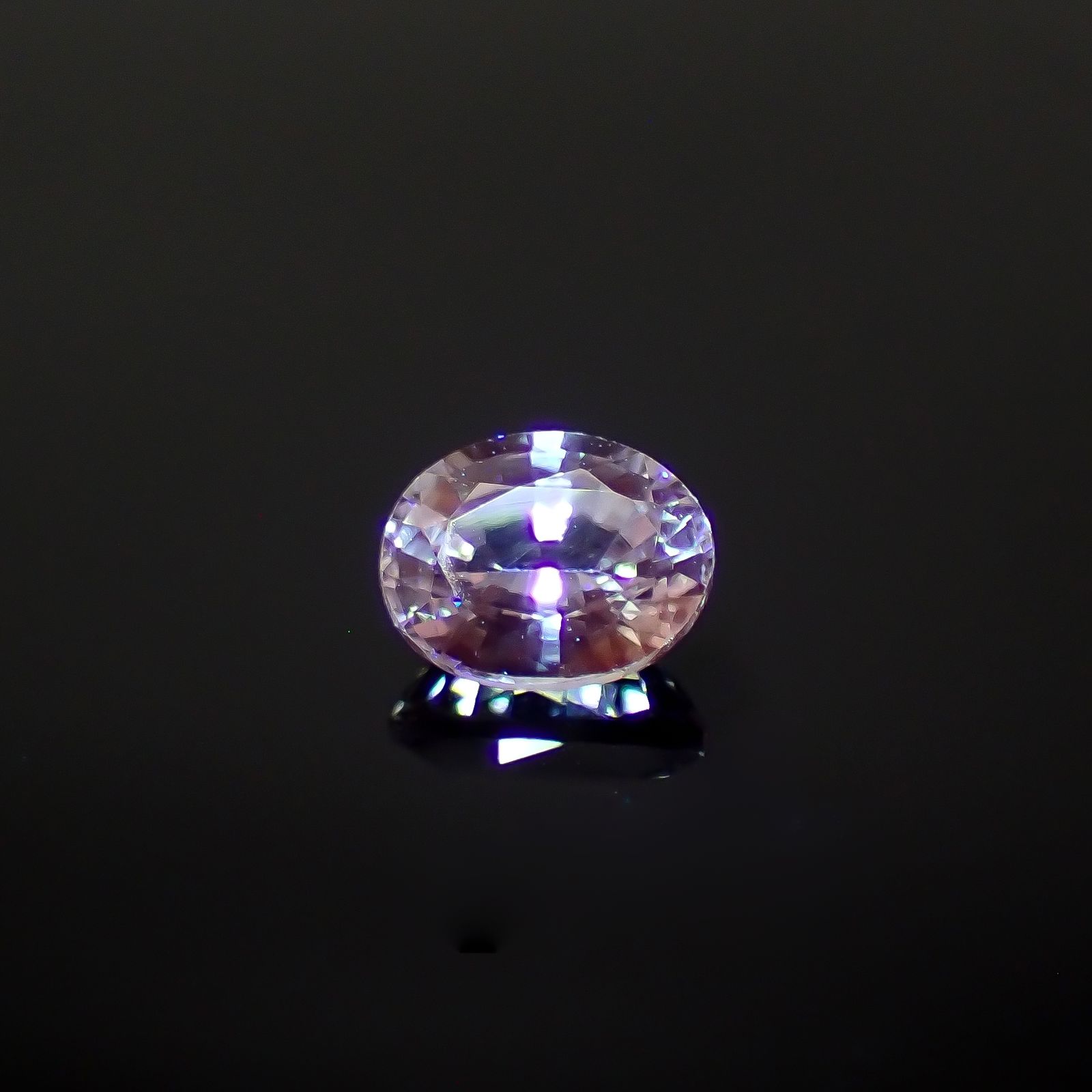 カラーレスサファイア スリランカ産 0.50ct[240527484]5.1x4mm前後