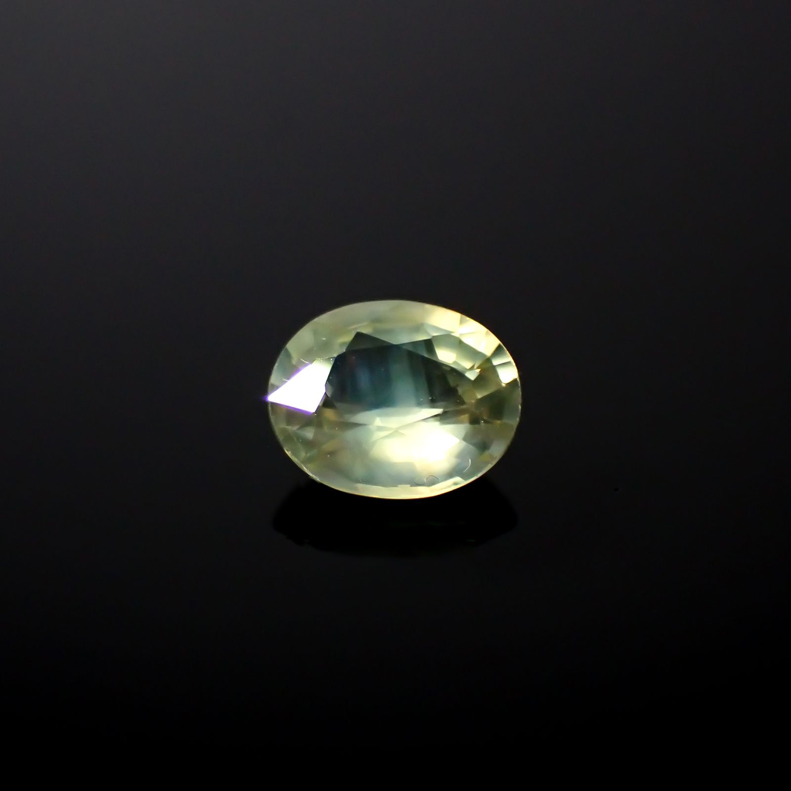 シルキーアレキサンドライト タンザニア産 0.59ct [241129513]5.7x4.7mm前後