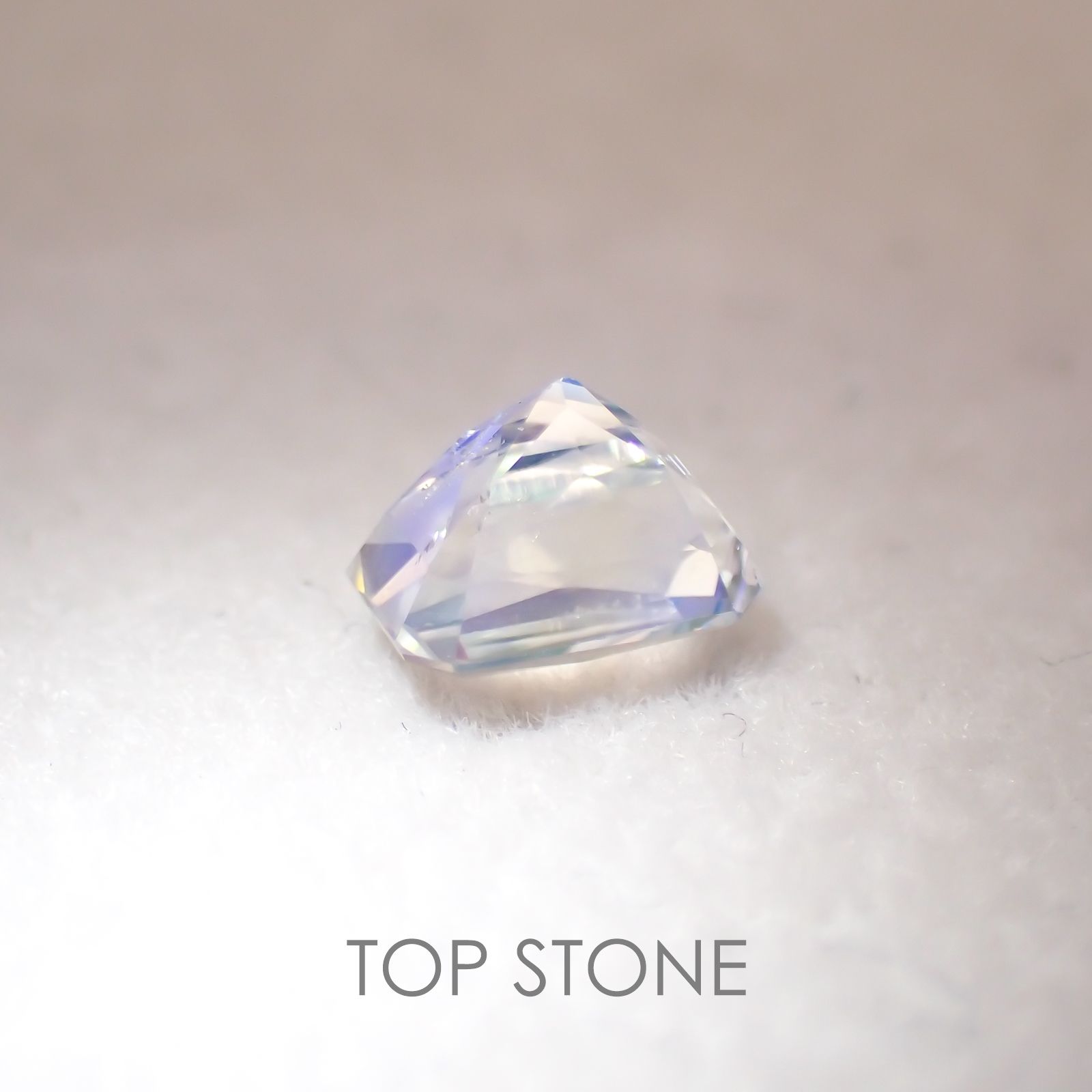 レインボームーンストーン(アンデシンラブラドライト) マダガスカル産 ルース 0.46ct[210310397]5.3×3.5mm前後