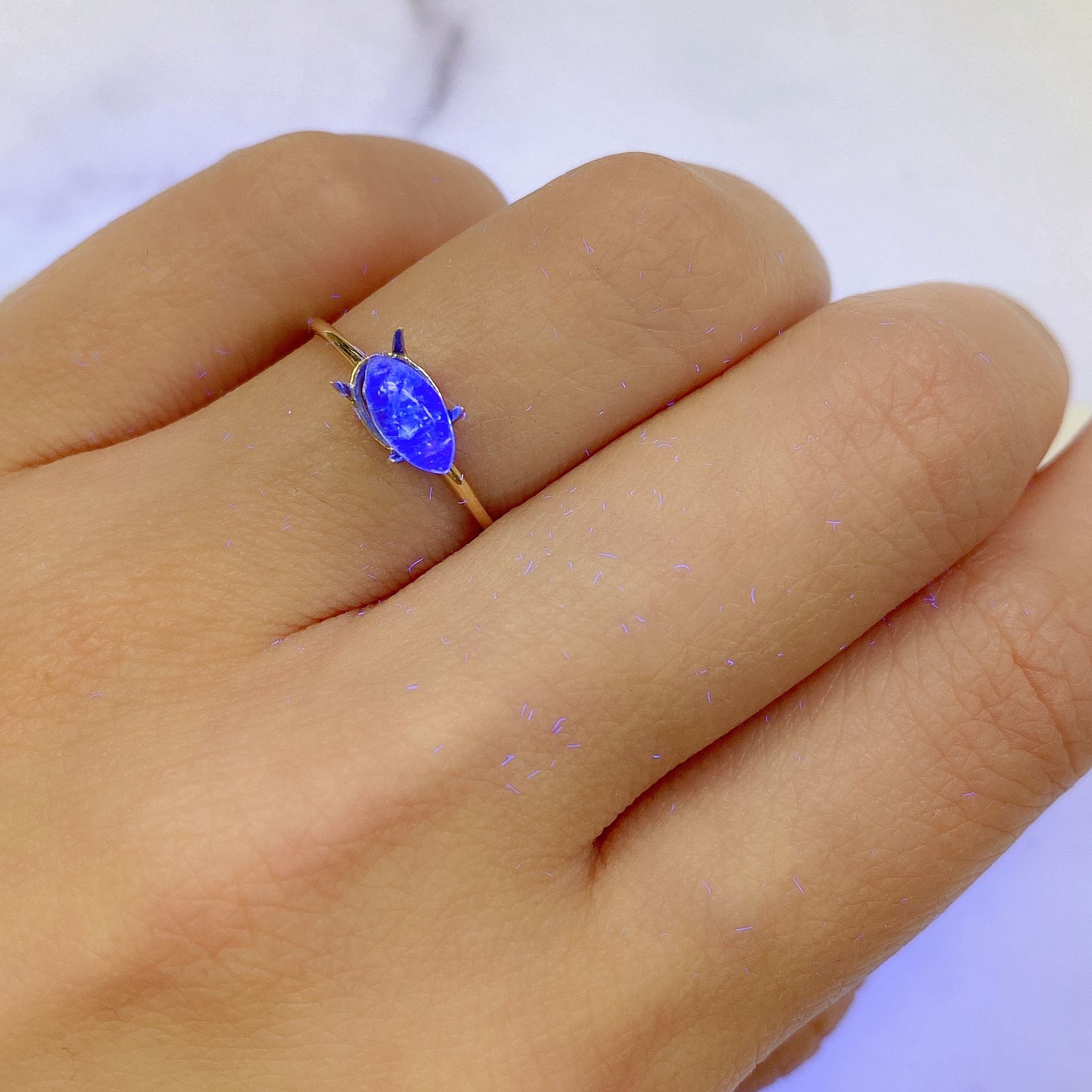 フローライト フルオレッセンス(宝石名フルオライト)イギリス・ロジャリー鉱山産 0.66ct 識別済[211113772]7.8x3.8mm前後