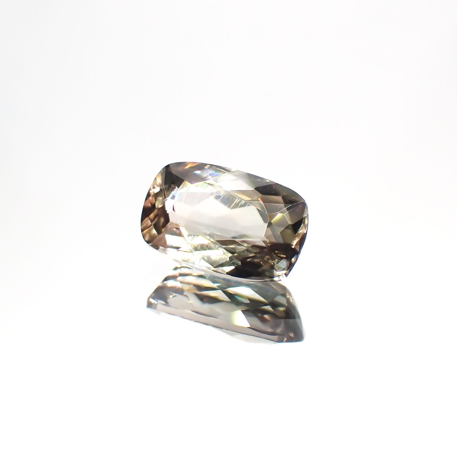カラーチェンジ ダイアスポア(宝石名ダイアスポア(カラーチェンジ・タイプ))トルコ産 2.072ct ソ付(彩珠)[231124161]9.5x6mm前後