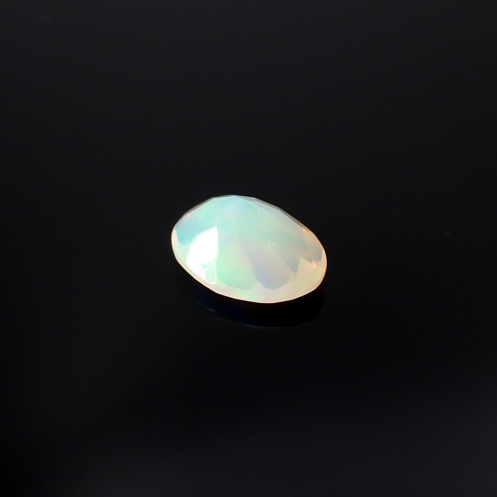 エチオピアオパール エチオピア産 0.52ct[240125314]7.7x5.9mm前後