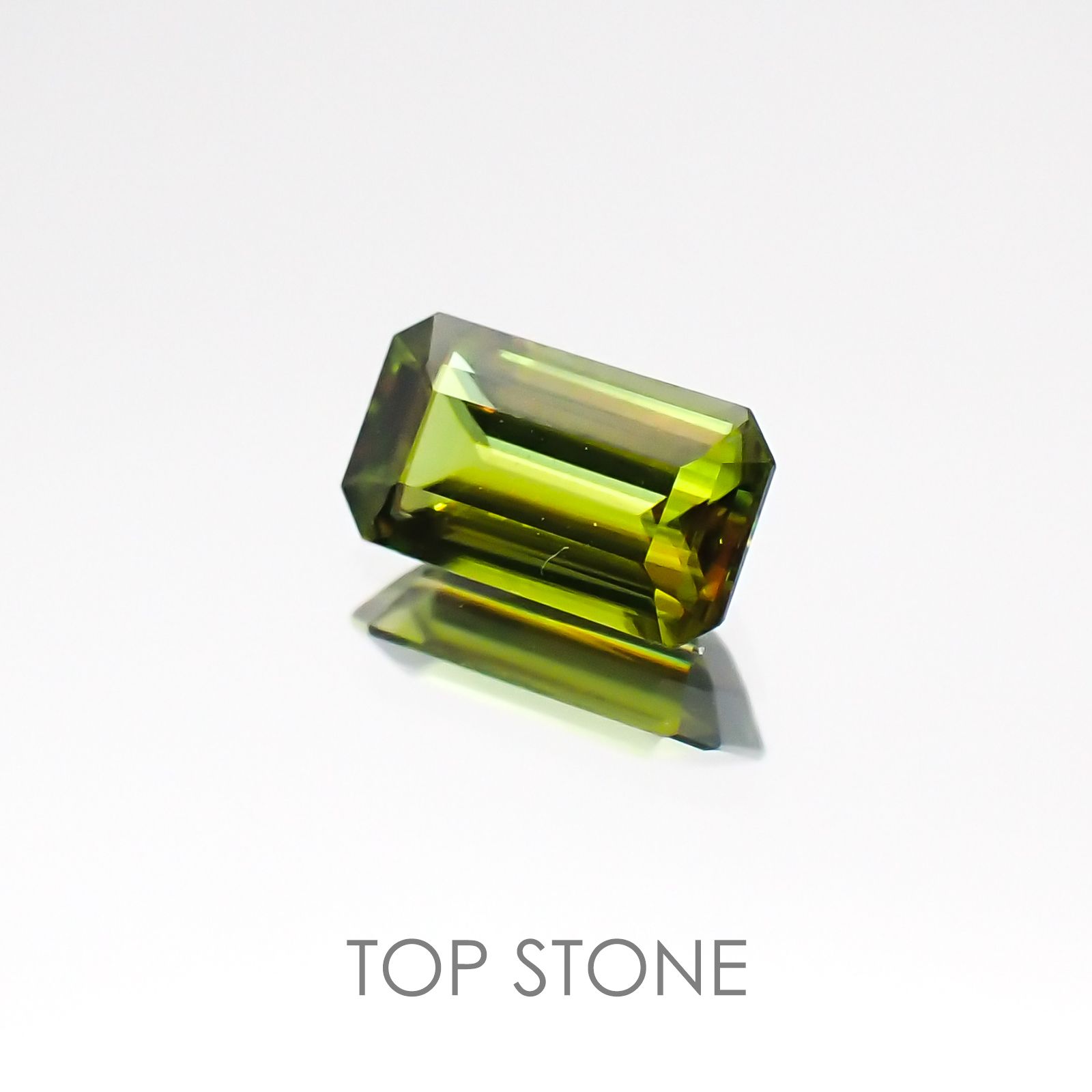 スフェーン パキスタン産 ルース 0.49ct[20128292]6.1×3.4mm前後