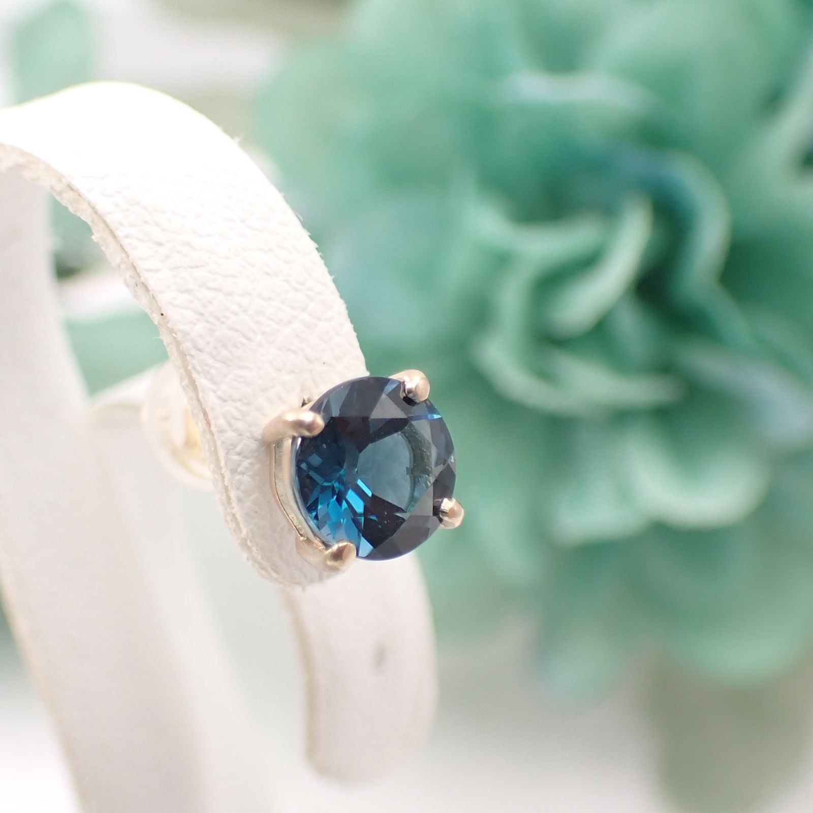 ピアス空枠：石留め▶ロンドンブルートパーズ（お客様製作例）