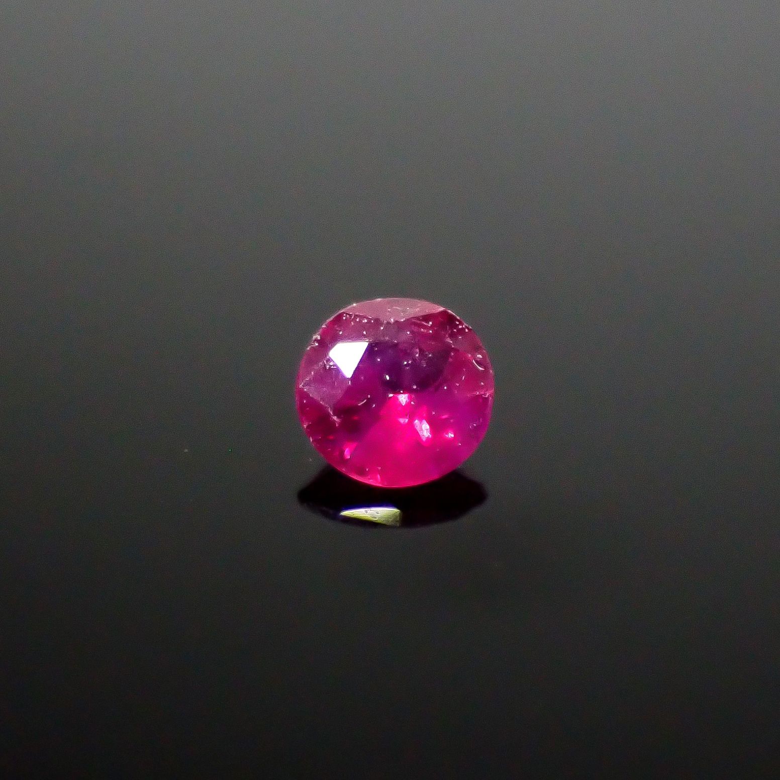 ルビー ビルマ産 0.062ct [250630612]2.4x2.4mm前後
