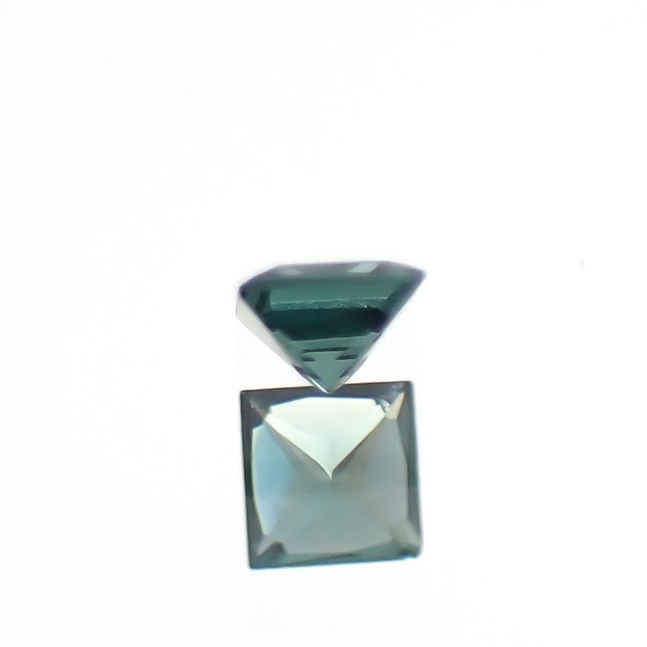 ◇プリンセスカット◇ベキリーブルーガーネット（カラーチェンジガーネット アレキタイプ） マダガスカル・ベキリー産 0.052ct [241229624]2x2mm前後