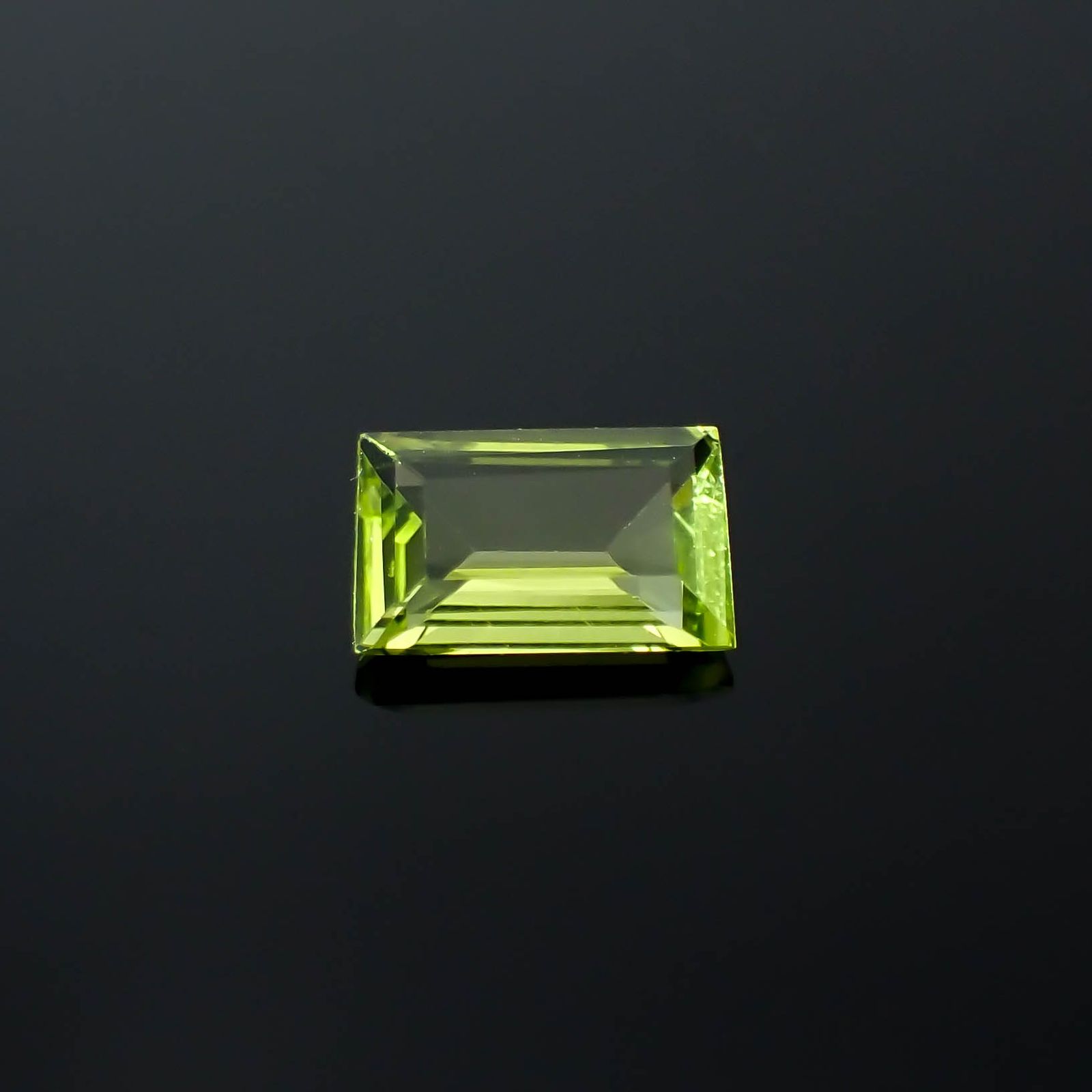 グリーンエンスタタイト(宝石名グリーン・エンスタタイト)カメルーン産 0.75ct 識別済[240125621]7.7x4.4mm前後