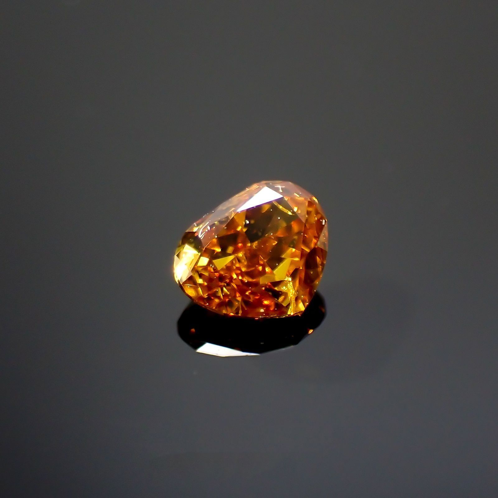 オレンジダイヤモンド SI-2 | FANCY DEEP YELLOW ORANGE(宝石名ダイアモンド) ソ付(CGL) 0.119ct / 2.74x3.33mm前後 [220115151]