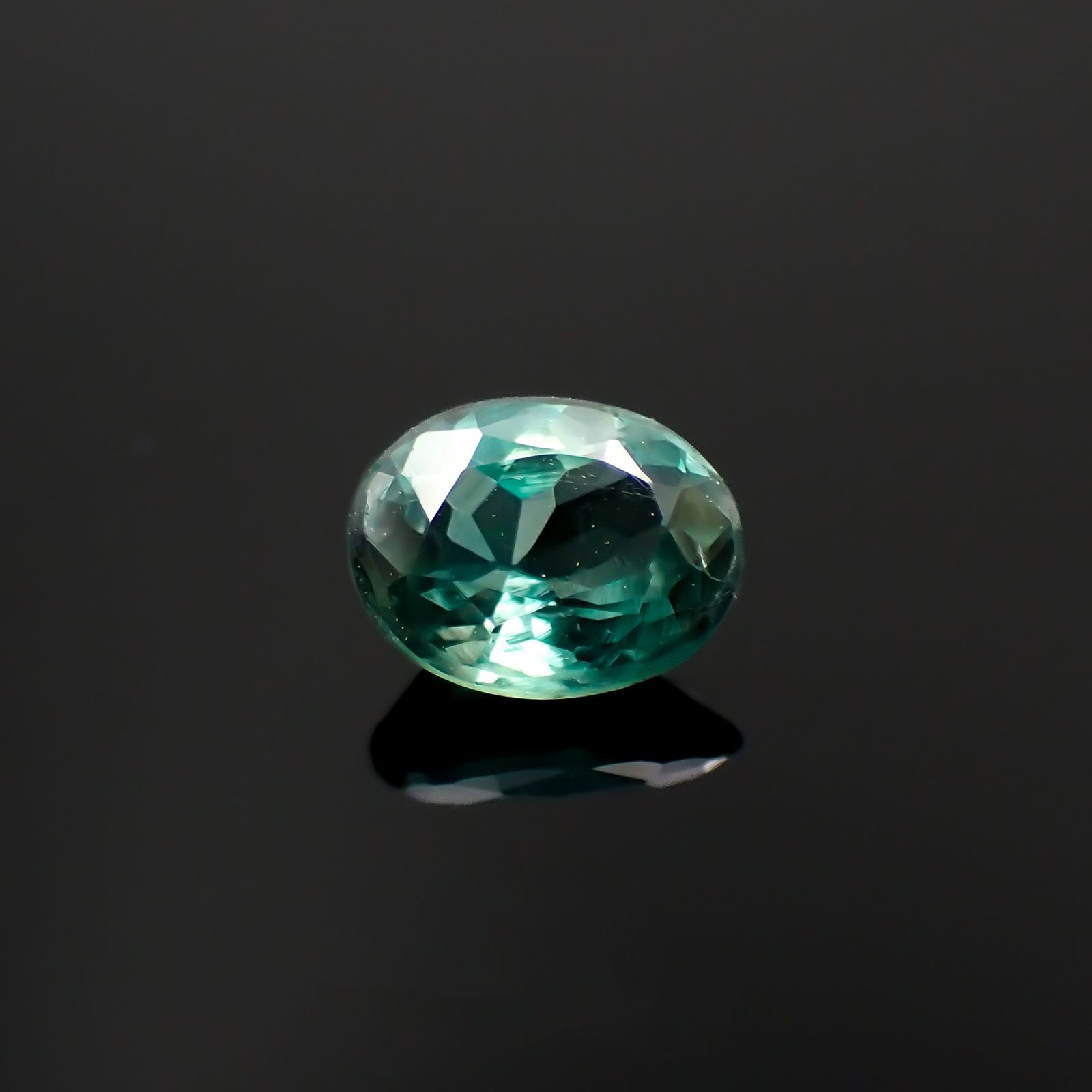 アレキサンドライト(宝石名アレキサンドライト)インド産 0.42ct 識別済[221219405]5x3.9mm前後
