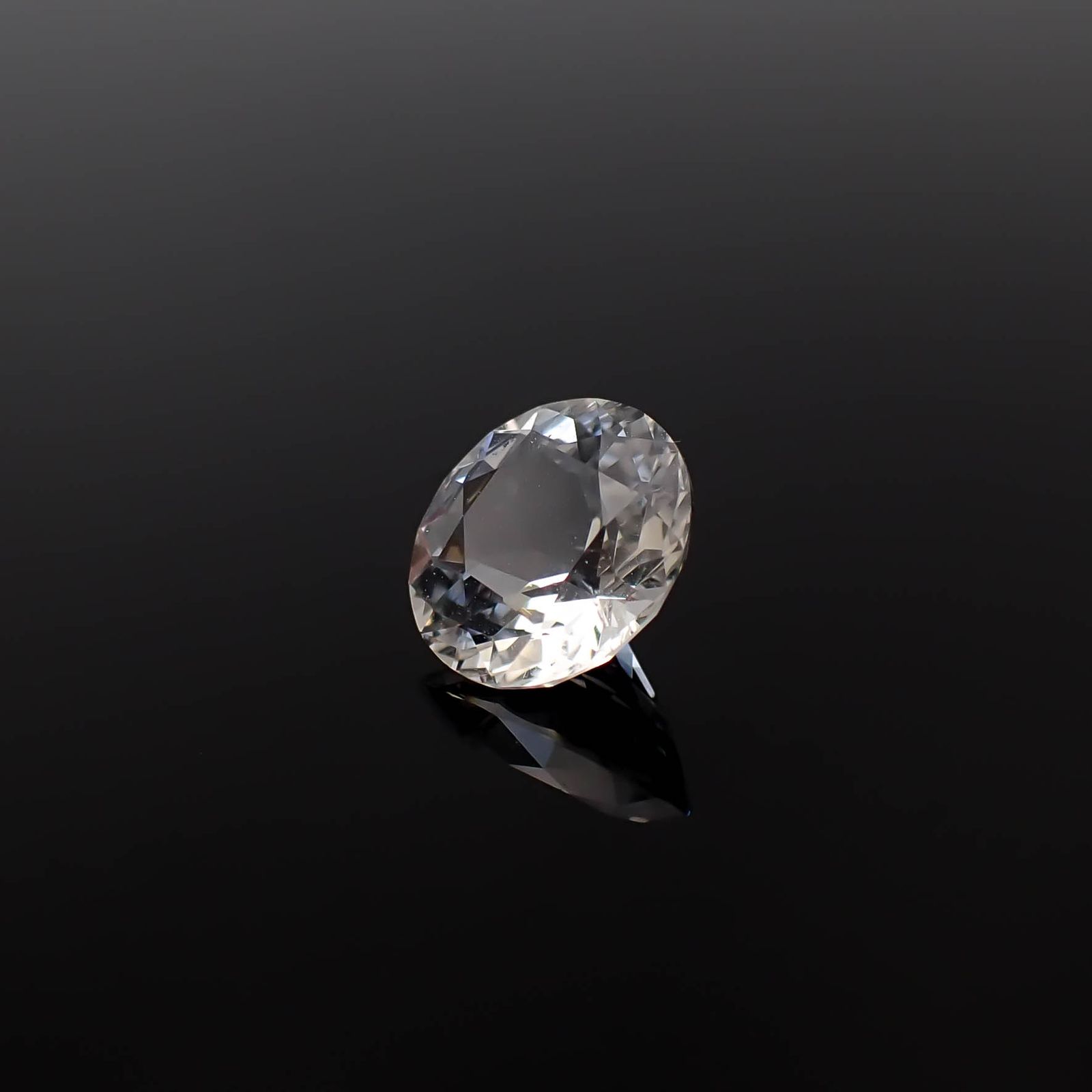 オーソクレース(宝石名ホワイト・オーソクレース)パキスタン産 1.377ct ソ付(彩珠)[250530438]7.9x7.8mm前後