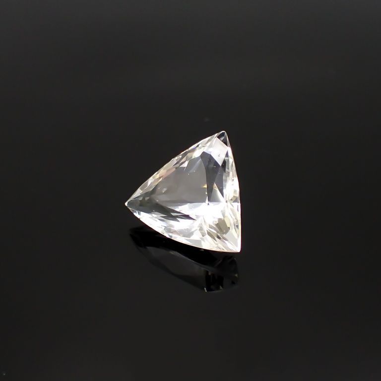 ポルサイト(宝石名ホワイト・ポルサイト)アメリカ合衆国産 9.206ct ソ付(彩珠)[221018954]14.3x16.8mm前後