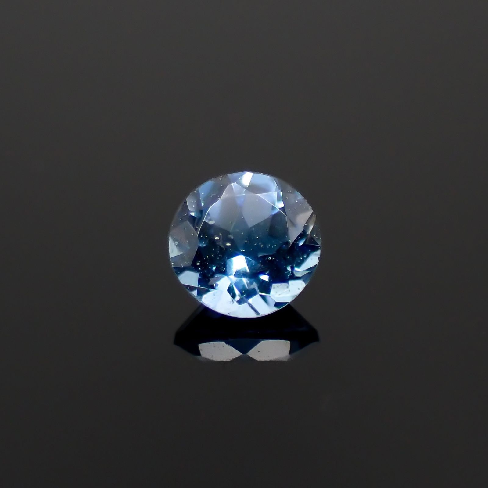 サンタマリアアクアマリン(宝石名アクアマリン)ブラジル産 識別済 0.16ct / 3.5x3.5mm前後 [260223515]