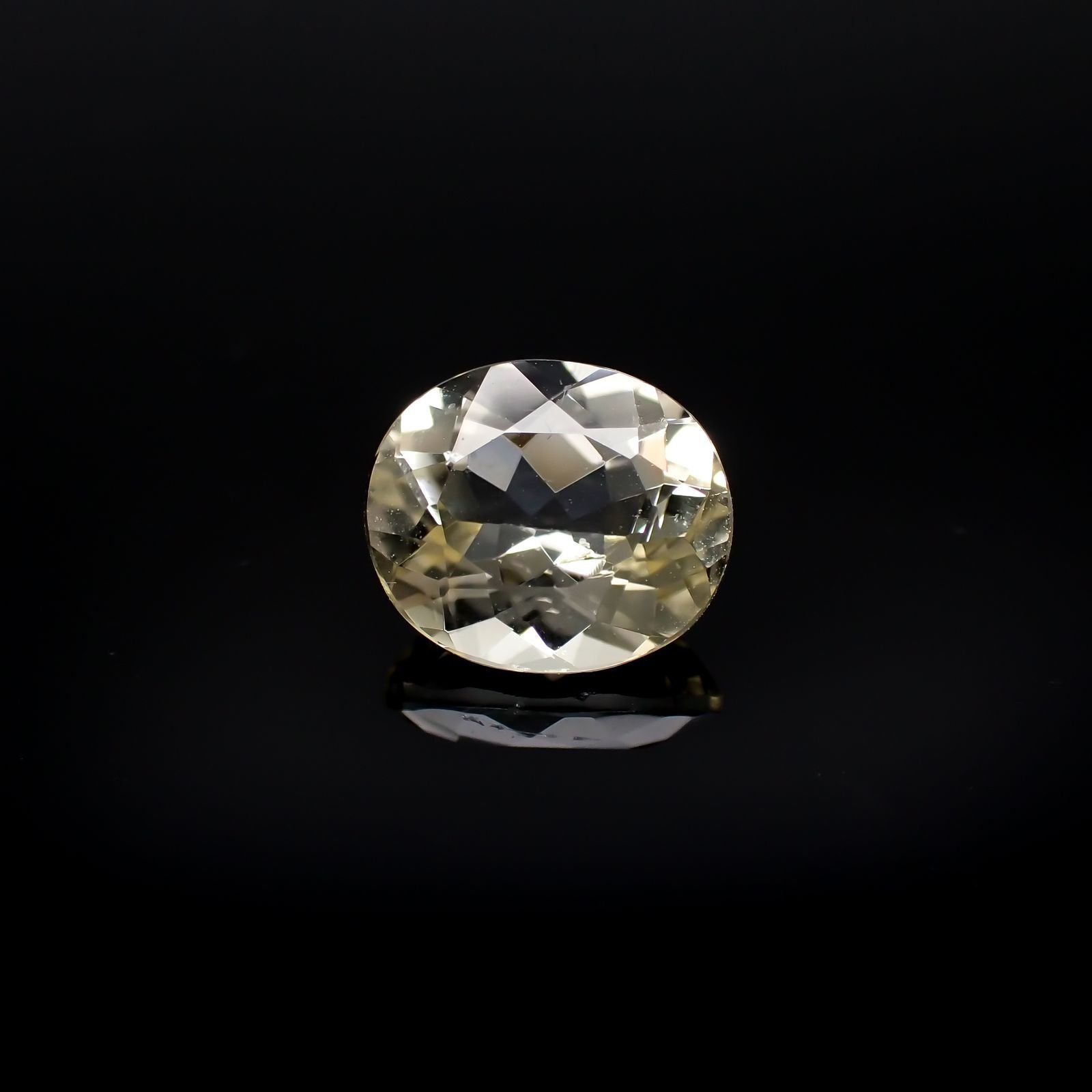 イエロースキャポライト(宝石名イエロー・スキャポライト)ブラジル・ミナスジェライス州産 識別済 1.86ct / 8.7x7.6mm前後 [251118020]