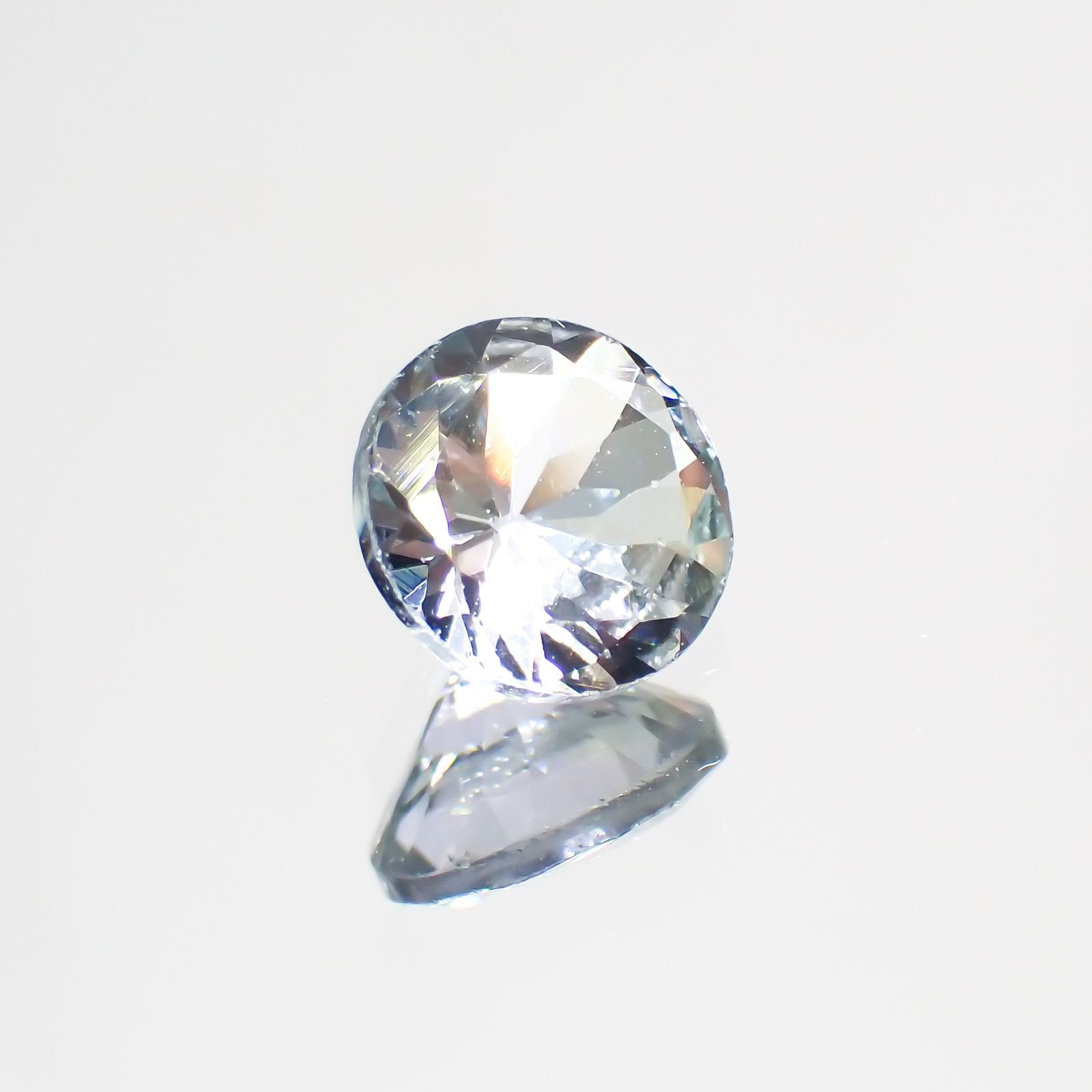 バイカラータンザナイト(宝石名タンザナイト) タンザニア産 0.69ct 識別済[210812665]5.7×5.6mm前後