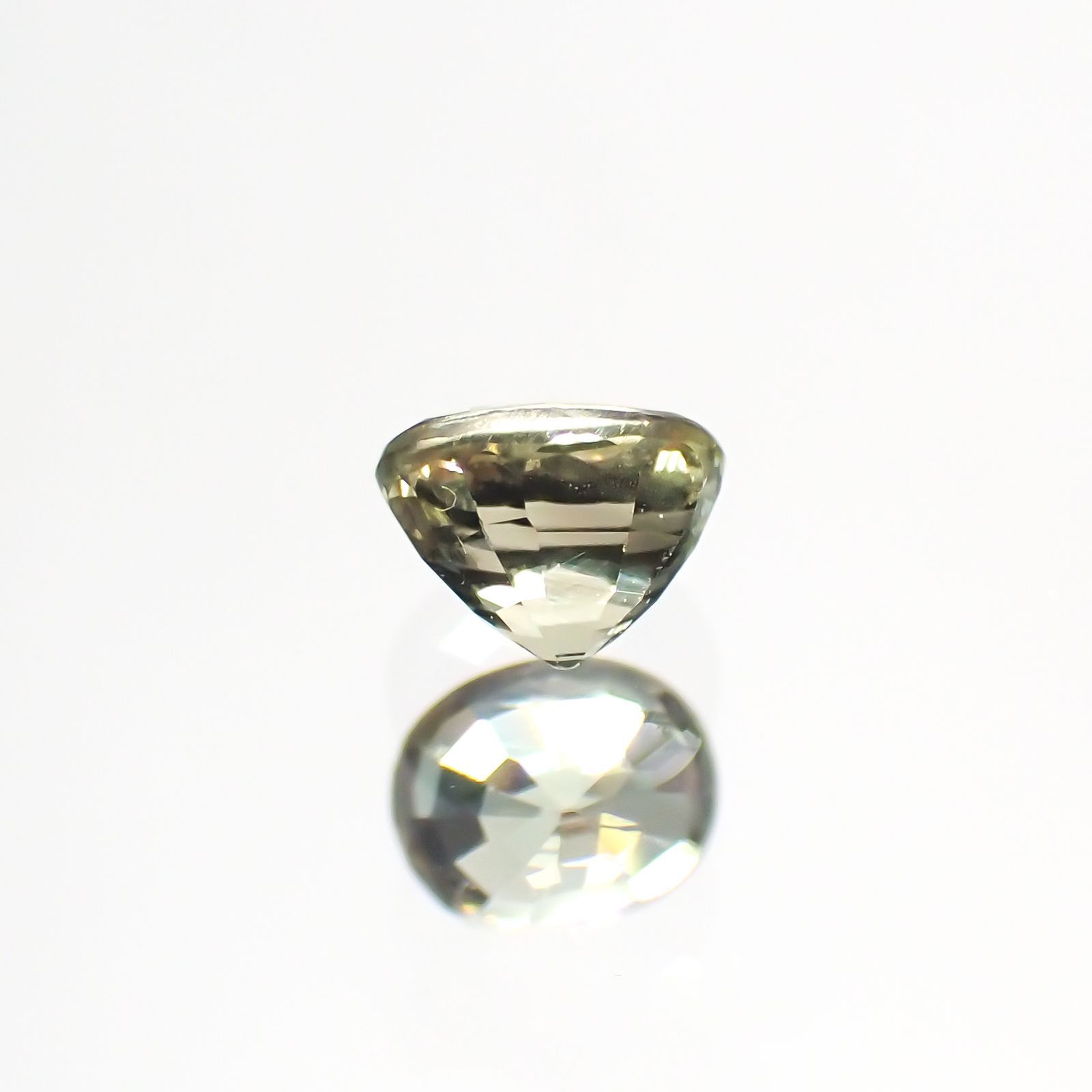 アレキサンドライト(宝石名アレキサンドライト) マダガスカル産 0.293ct ソ付(彩珠)[20117005]3.9×3.1mm前後