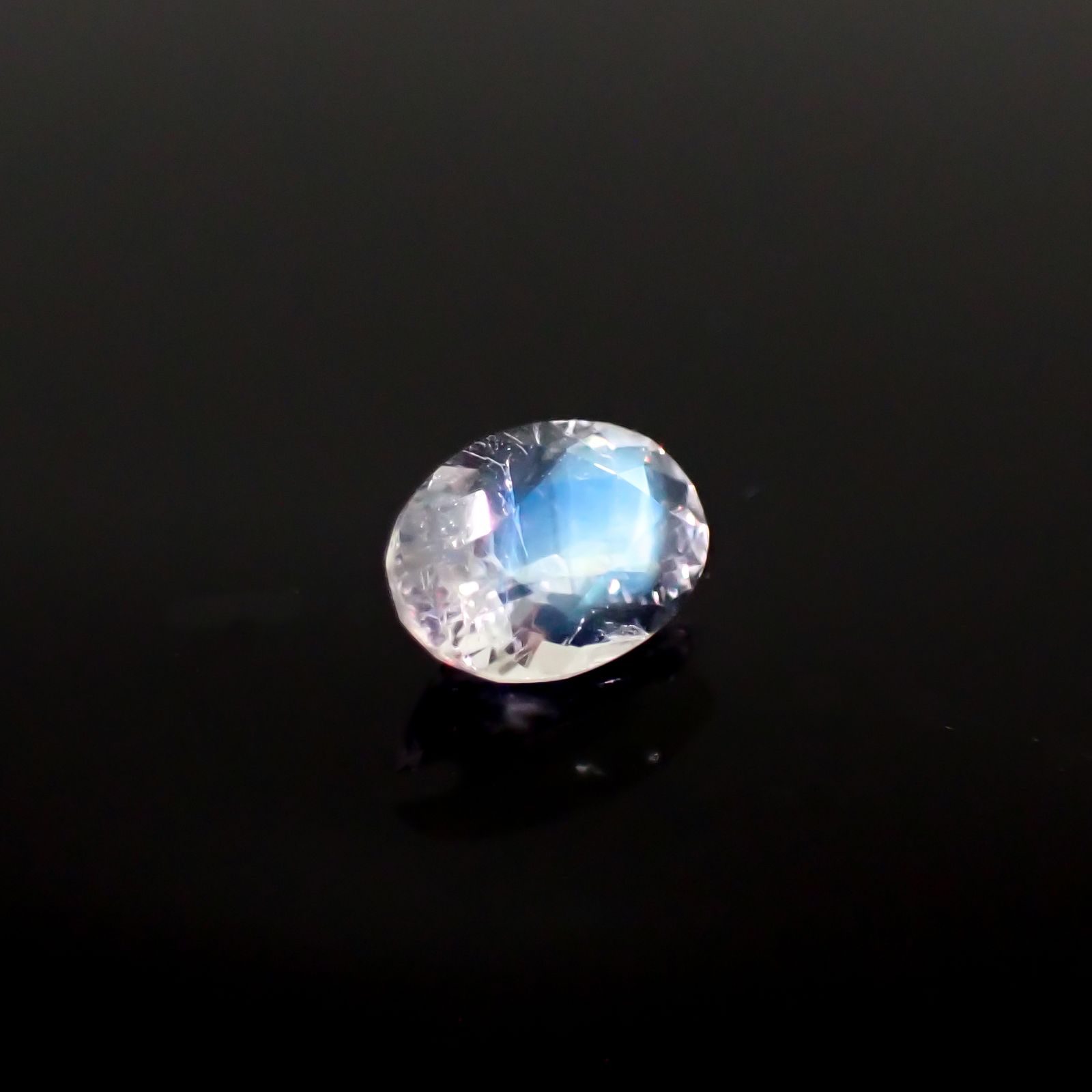 レインボームーンストーン ザンビア産 0.43ct[240828614]6.2x4.3mm前後