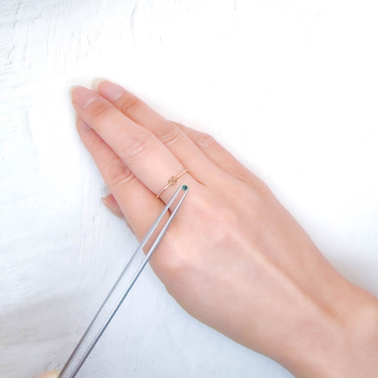 アレキサンドライト ブラジル産 EmeraldMains社製 0.064ct / 2.4x2.4mm前後 [260131569]