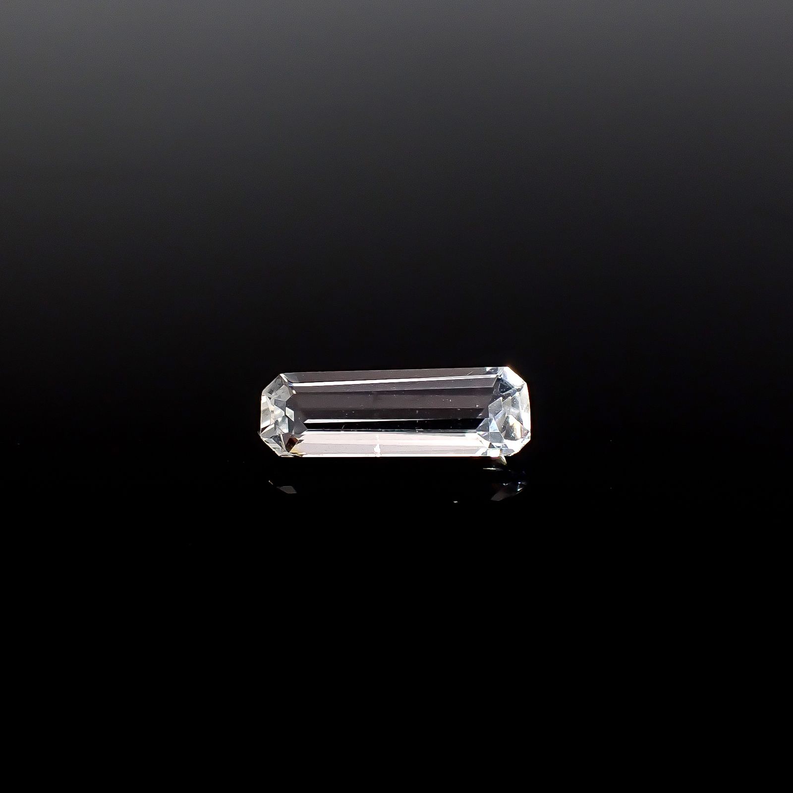 テネブレッセンススキャポライト アフガニスタン産 0.49ct / 9.2x3.1mm前後 [260432038]
