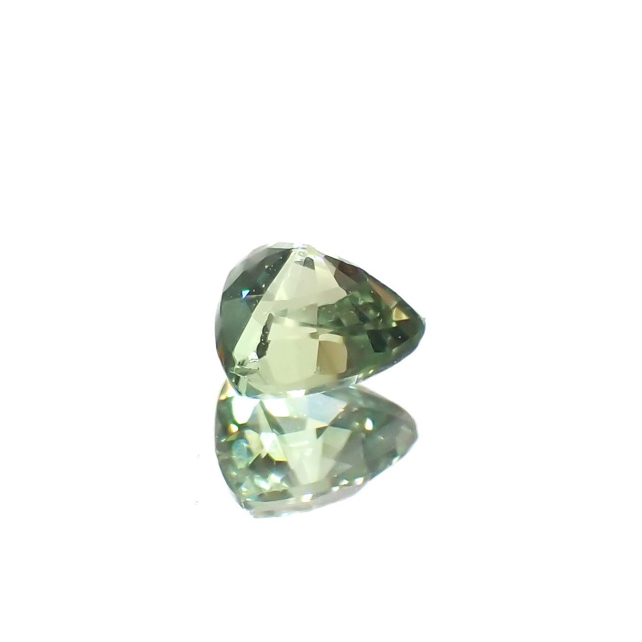 アレキサンドライト(宝石名アレキサンドライト)マダガスカル産 0.25ct 識別済[230522054]3.8x3.8mm前後