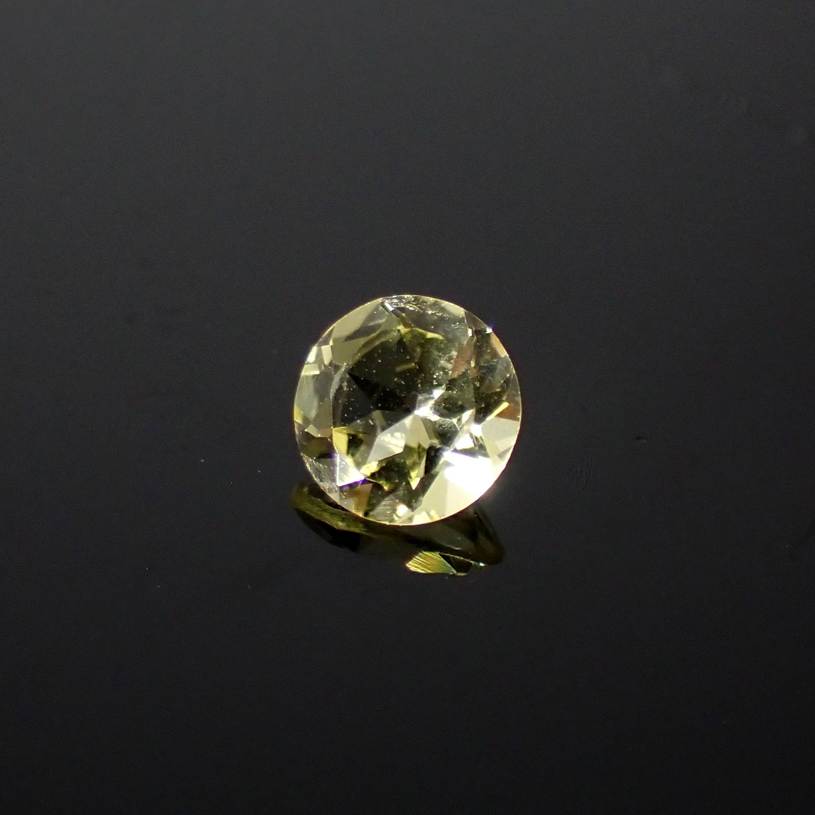 イエローダンビュライト タンザニア産 0.33ct[240125459]4.5x4.5mm前後