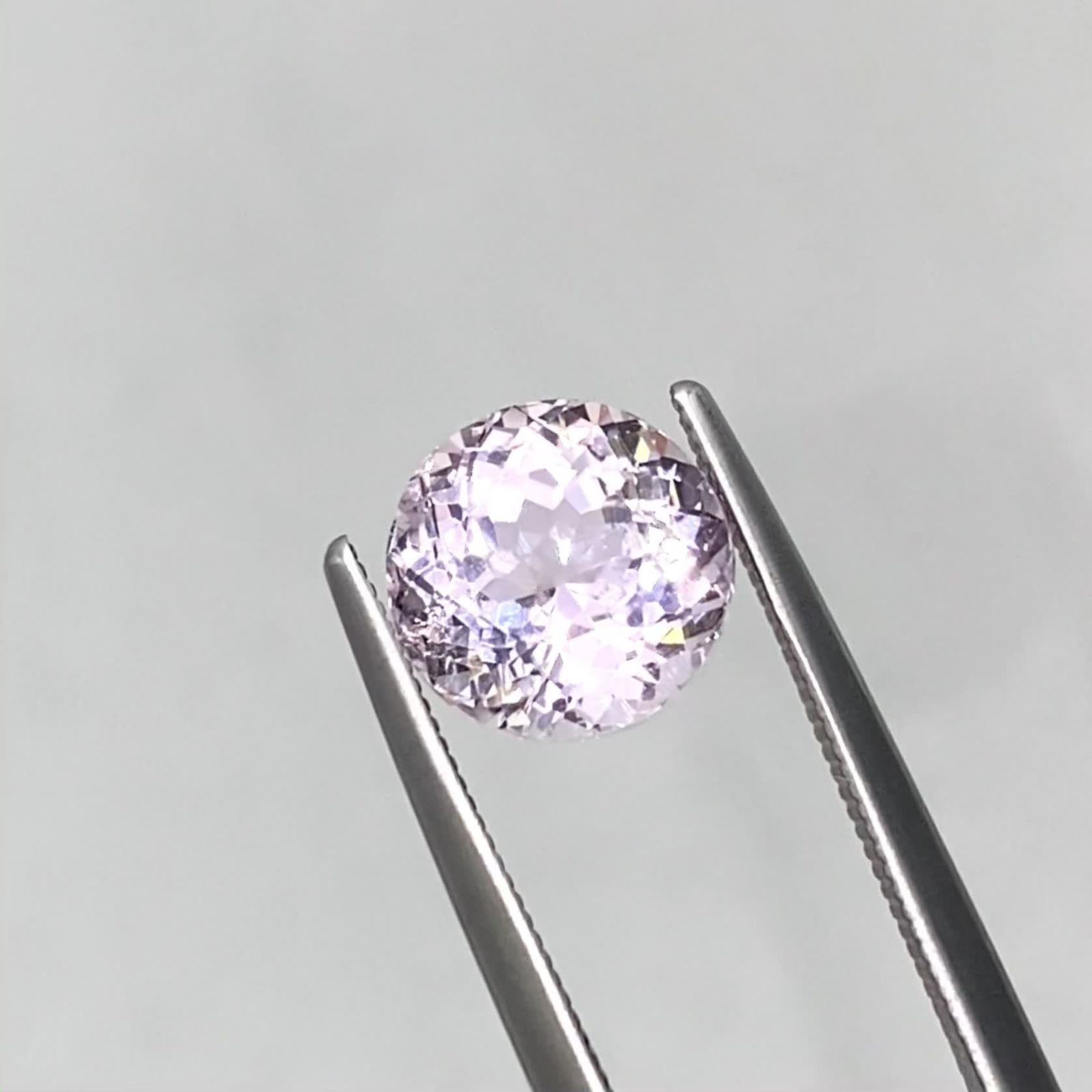 クンツァイト アフガニスタン産 2.59ct / 8.1x8mm前後 [251124352