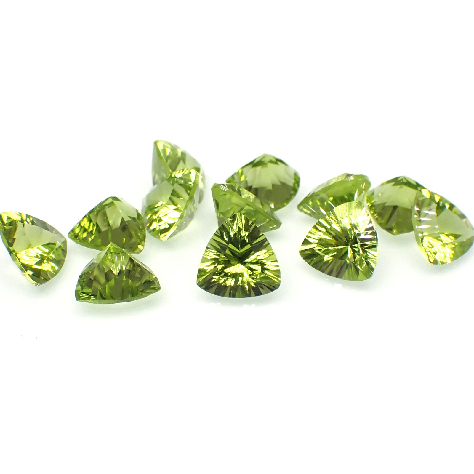 <ランダムセレクト1個販売>◇コンケーブカット◇ペリドット 中国産 約0.97-1.36ct[230722579]7x7mm前後