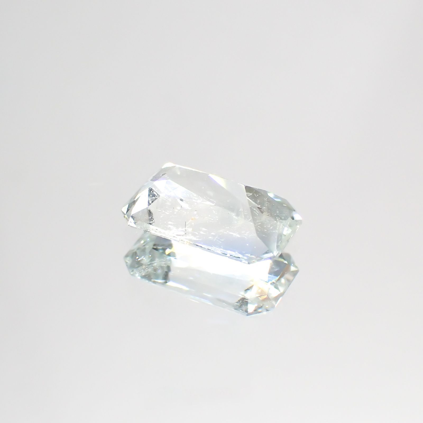 ジェレメジェバイト(宝石名エレメージェバイト)ナミビア産 1.288ct ソ付(彩珠)[230823128]8.8x5.3mm前後