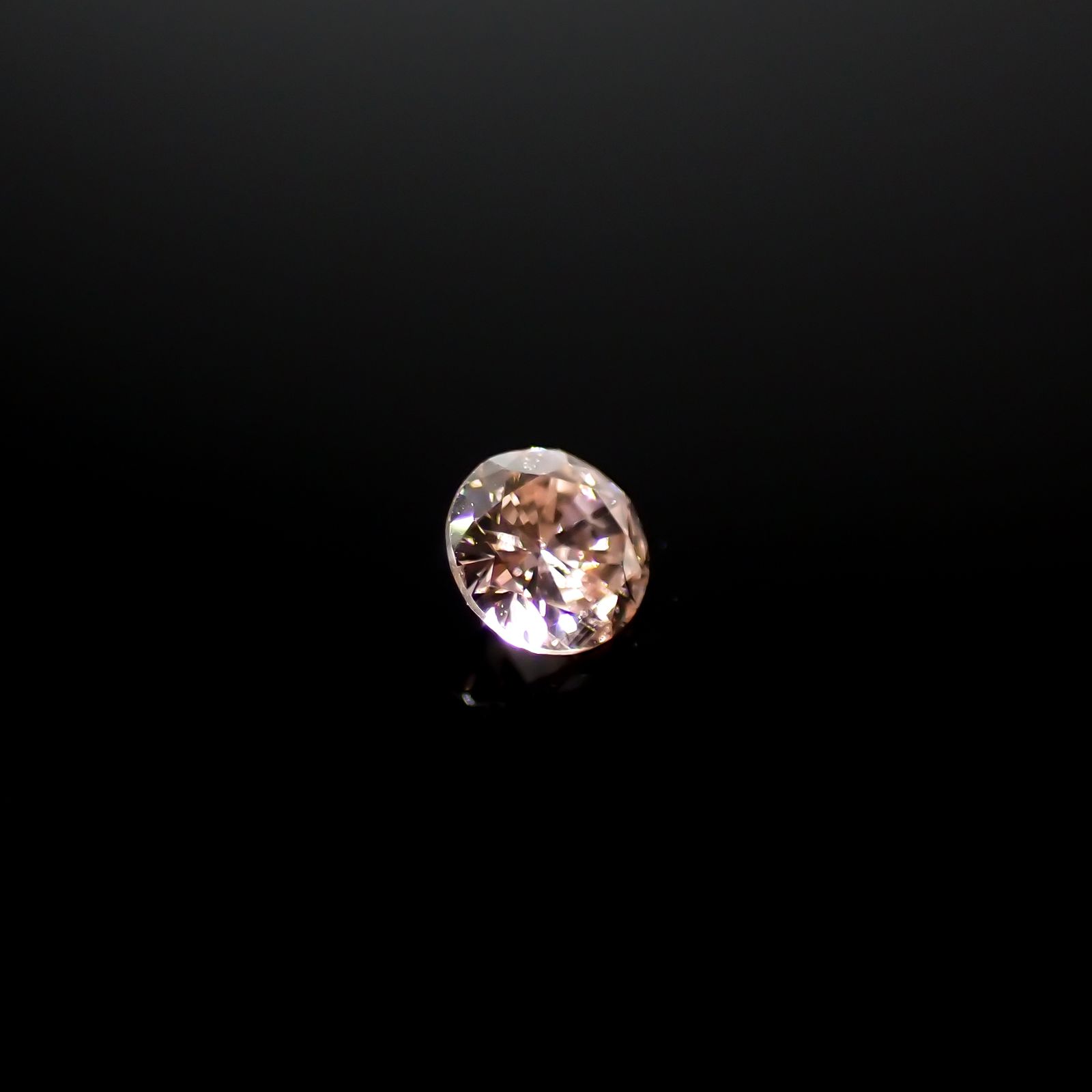 ピンクダイヤモンド(宝石名ダイアモンド SI-2/FANCY ORANGY PINK) 0.049ct ソ付(CGL)[240326639]2.38x2.43mm前後