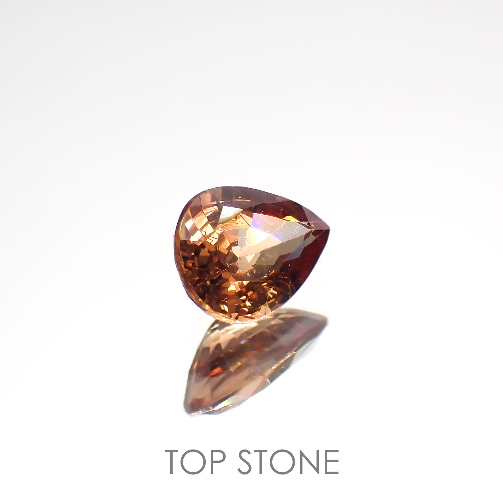 カラーシフトマラヤガーネット(宝石名ガーネット)タンザニア産 0.71ct 識別済[220115010]6.3x4.7mm前後
