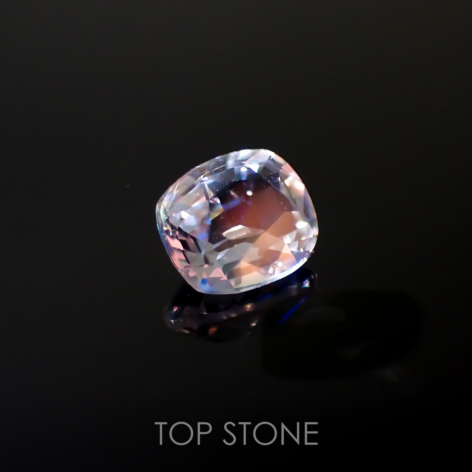 レインボームーンストーン(宝石名ラブラドライト)マダガスカル産 0.45ct 識別済[211113742]5.4x4.5mm前後