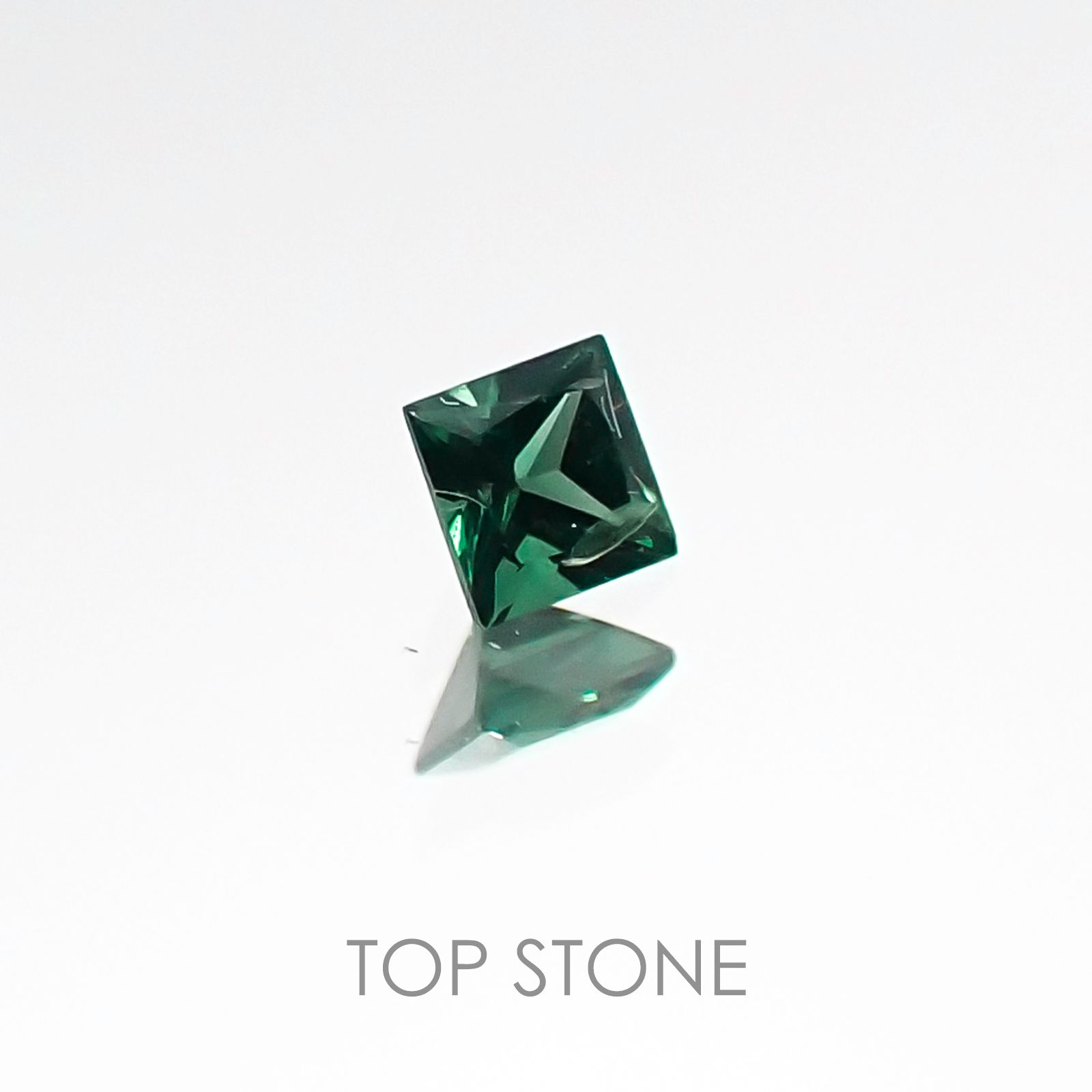 ◇プリンセスカット◇カラーチェンジガーネット(アレキタイプ) マダガスカル・ベキリー産 ルース 0.065ct[20106616]2.3×2.3mm前後