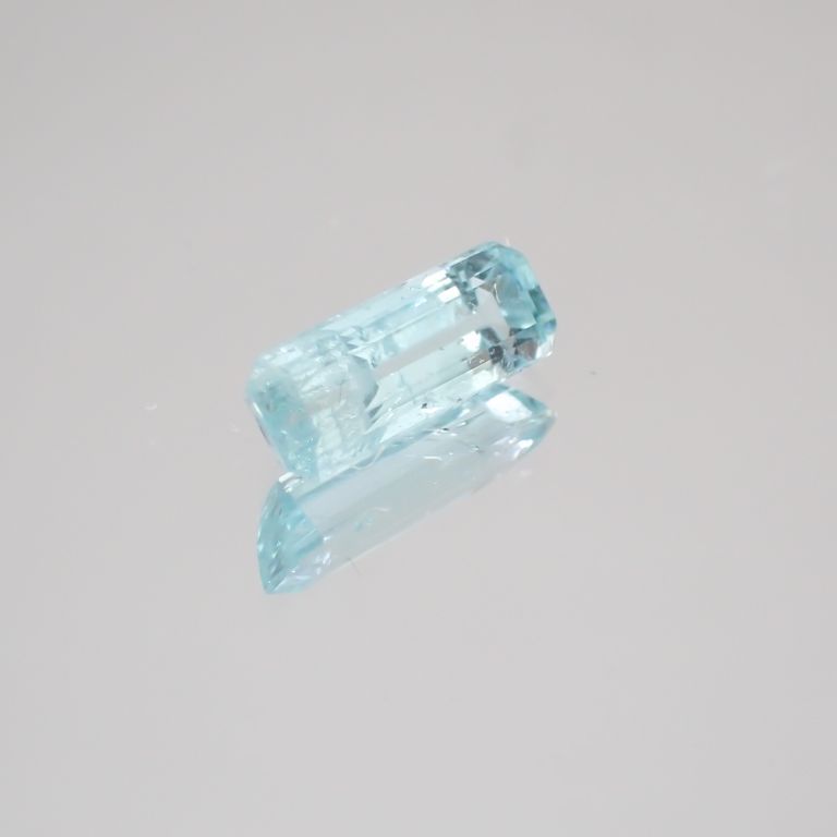 パライバトルマリン(宝石名トルマリン/別名パライバ・トルマリン) モザンビーク産 0.90ct 識別済[20129258]9.5×3.4mm前後