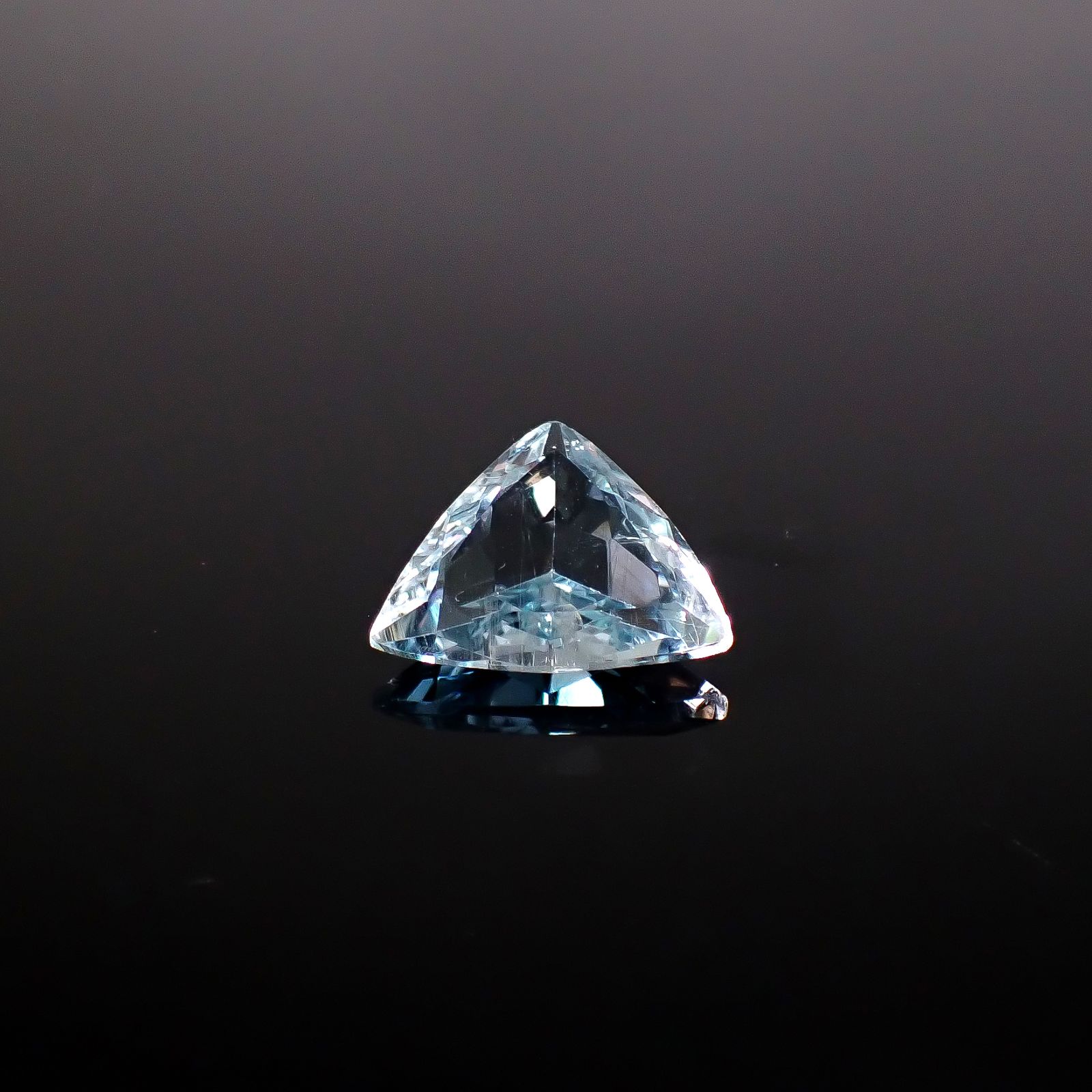 バイカラートパーズ 非加熱 ブラジル産 6.31ct / 12.5x15.2mm前後 [260331796]