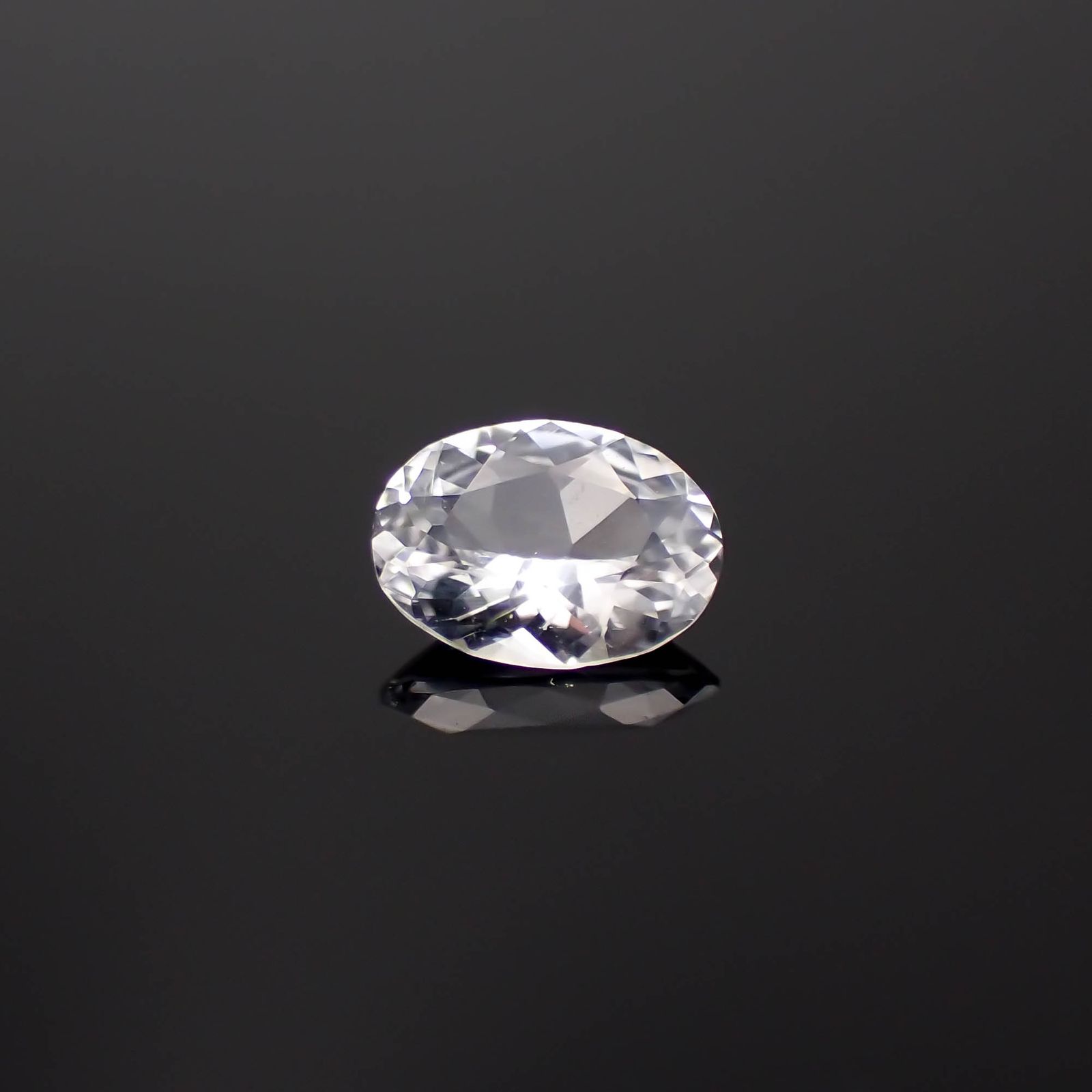 カラーレスユークレース(宝石名ユークレース)マダガスカル産 0.42ct 識別済[230722861]6.1x4.4mm前後