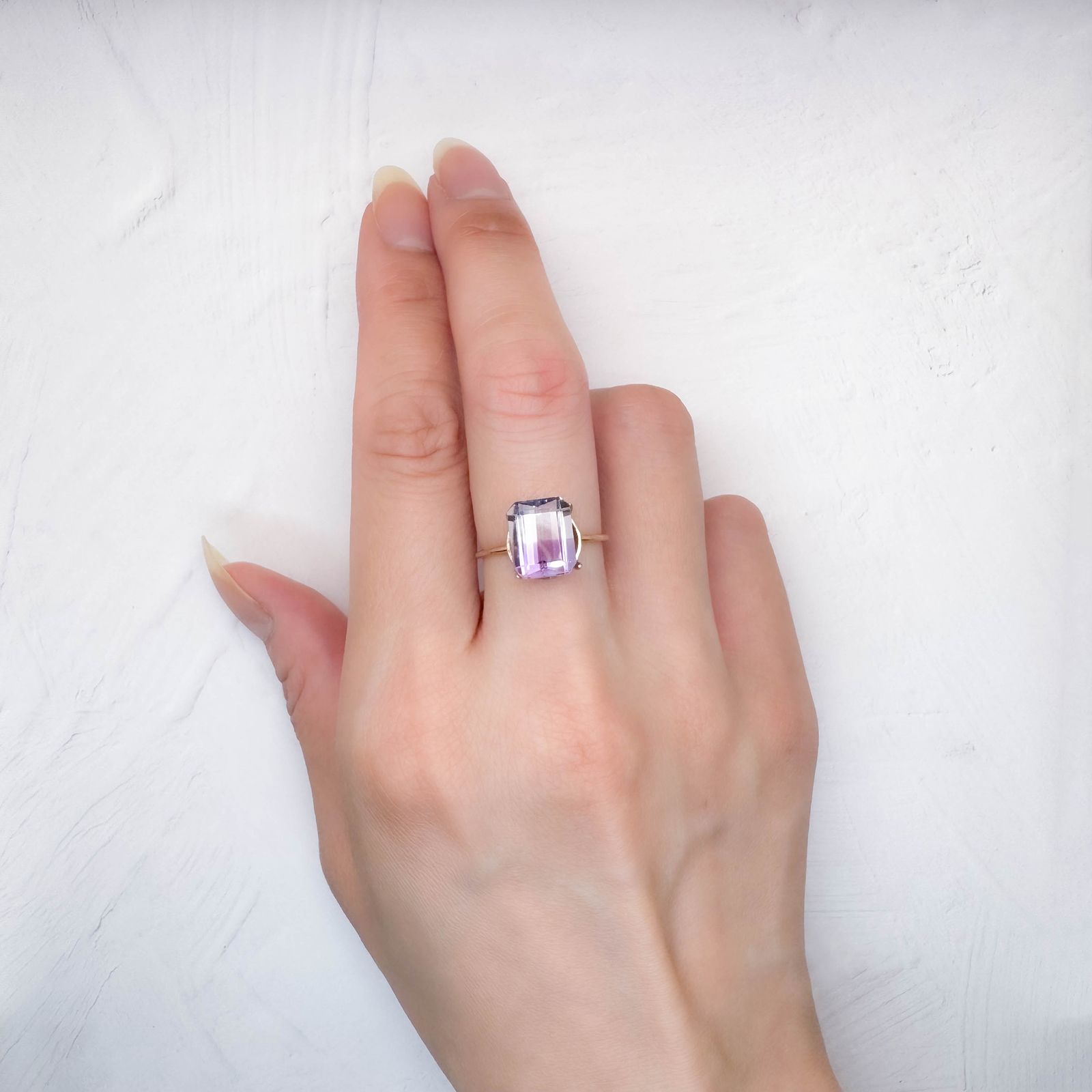 アワーグラスアメジスト モロッコ産 3.26ct / 9.9x8mm前後 [250730889]