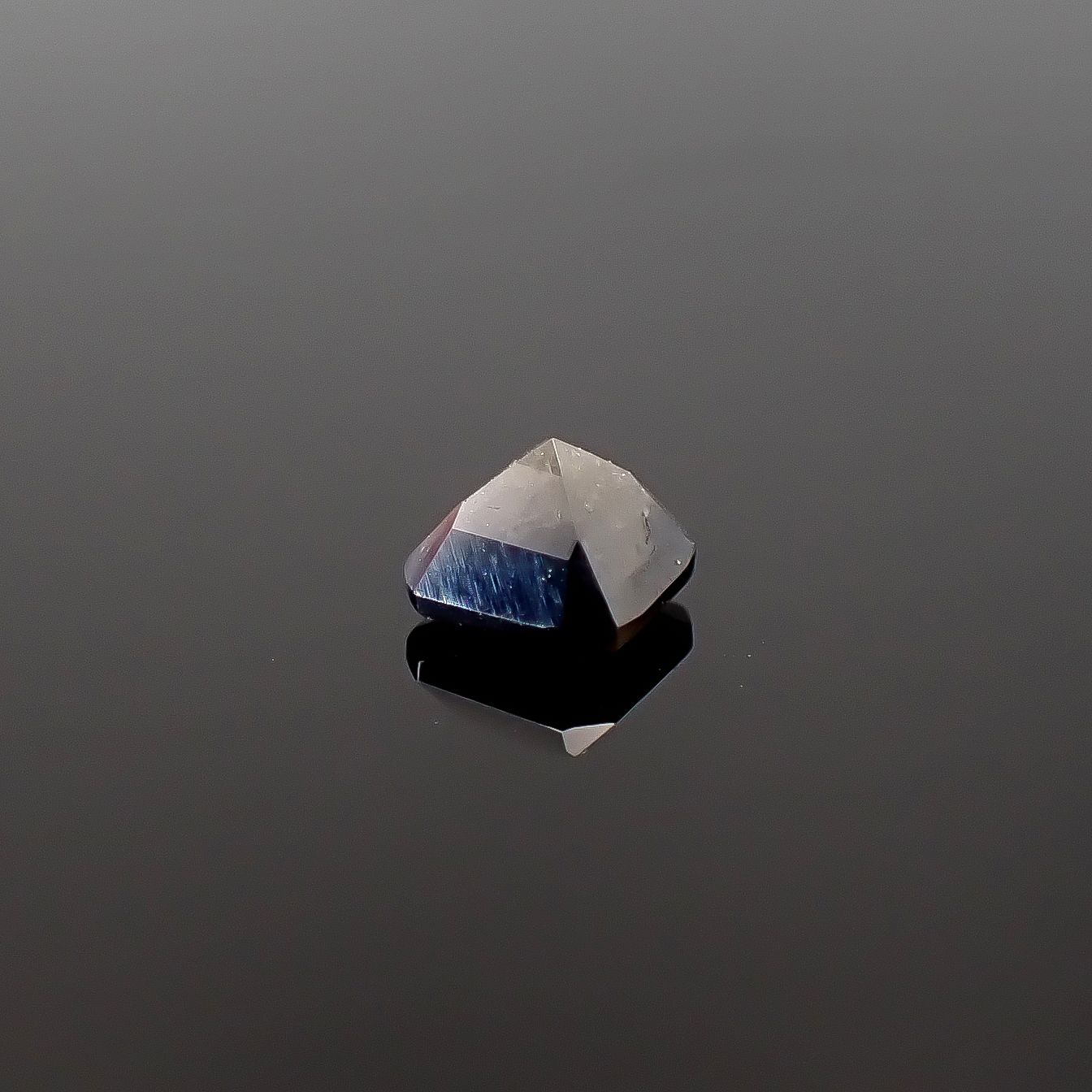 アナテース(宝石名アナテース)ノルウェー産 ソ付(日独) 0.437ct / 4.09x3.99mm前後 [260432069]