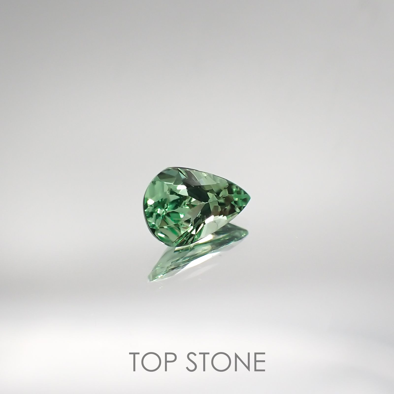 天然ミントガーネット 2.00ct 【極上の煌めき】 UV蛍光 タンザニア