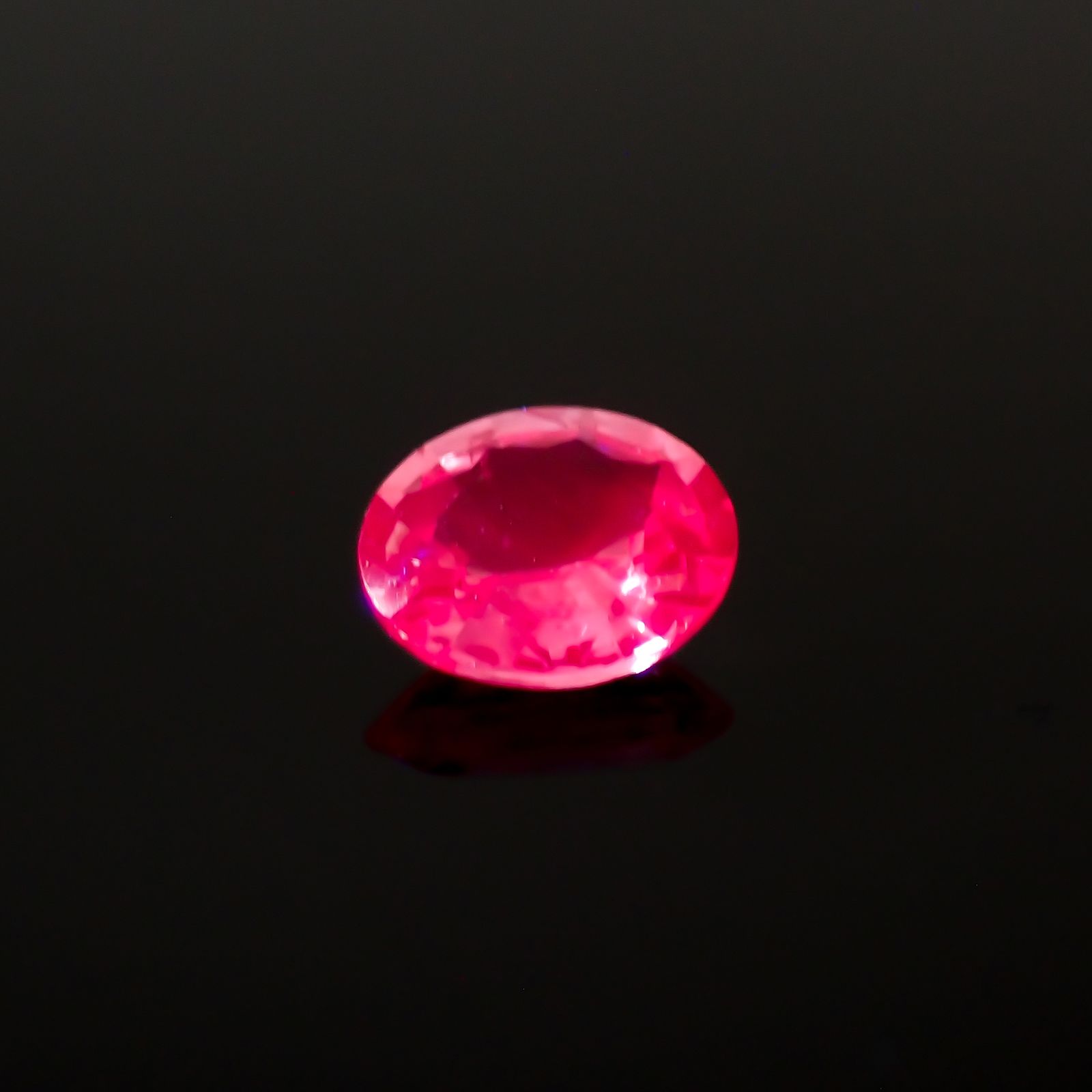 ネオンピンクサファイア スリランカ産 0.41ct[230421534]4.9x4mm前後
