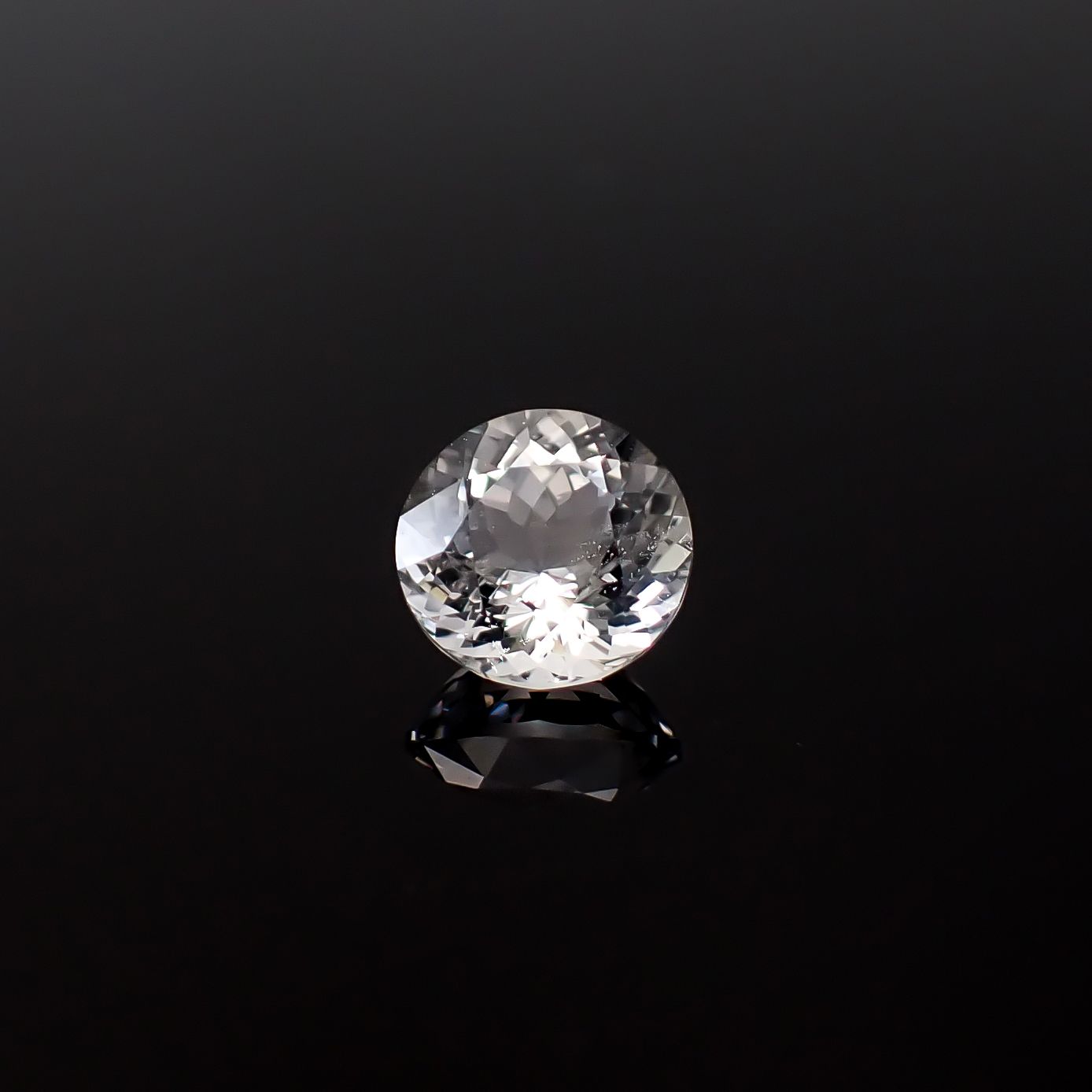 日本水晶 宮崎県板谷産 1.49ct / 7.6x7.4mm前後 [260632425]