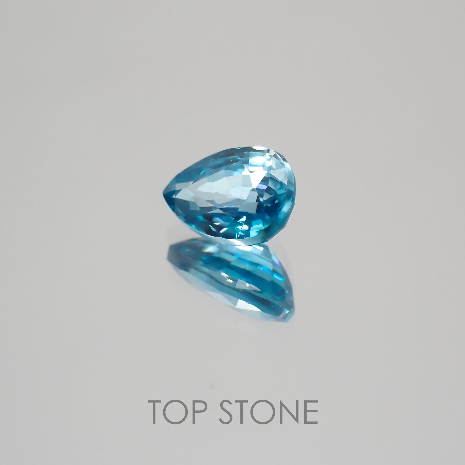 ブルージルコン カンボジア産 ルース 0.73ct[2006311]5.9×4.2mm前後
