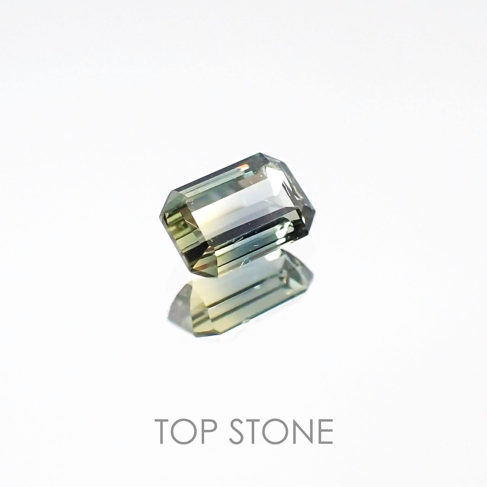 バイカラーサファイア タンザニア産 ルース 0.24ct[20106687]4.1×2.8mm前後