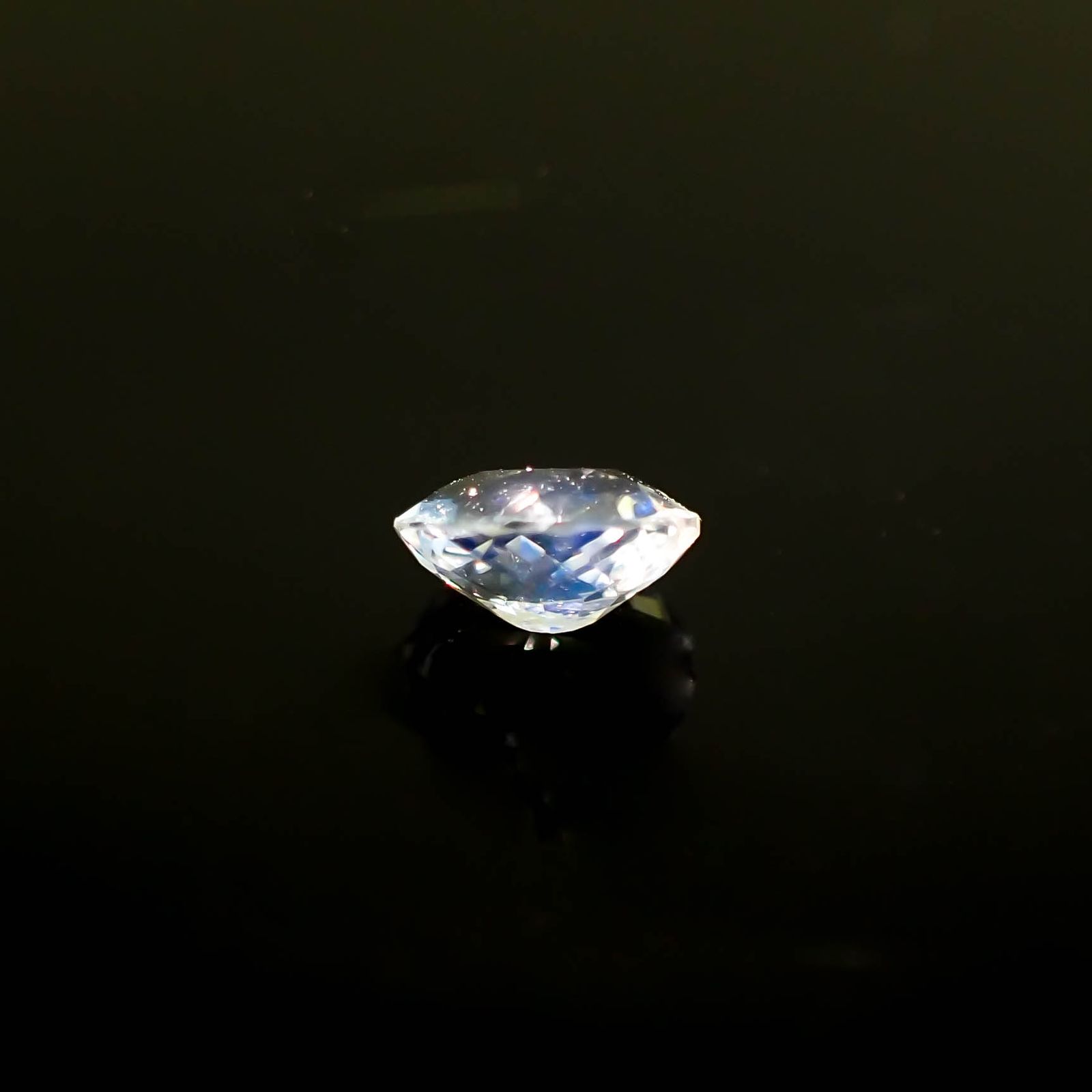 レインボームーンストーン ザンビア産 0.49ct[231224804]5.9x4.9mm前後