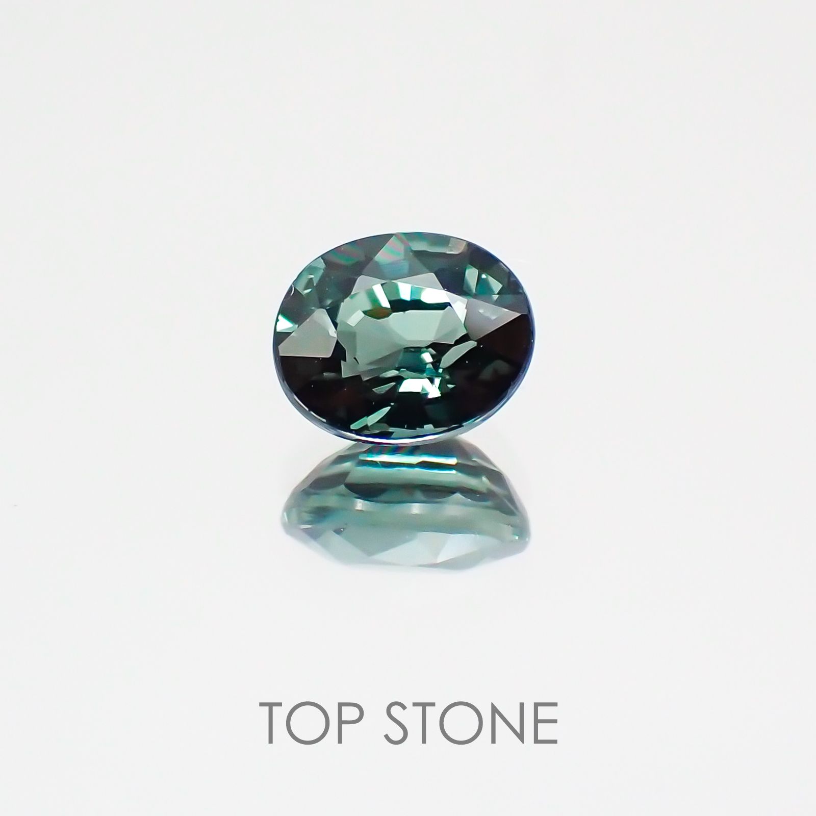 カラーチェンジガーネット(アレキタイプ) マダガスカル・ベキリー産 ルース 0.599ct[21029473]5.3×4.3mm前後