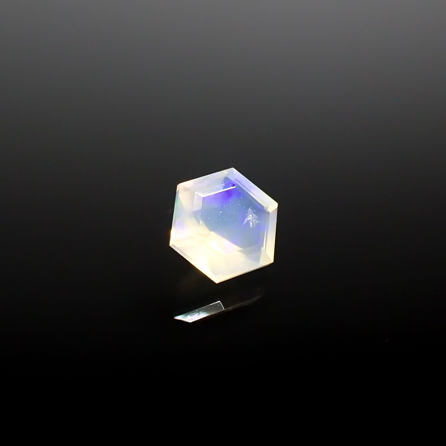 ◇ヘキサゴンカット◇エチオピアオパール エチオピア産 0.18ct[240226212]4.1x3.9mm前後