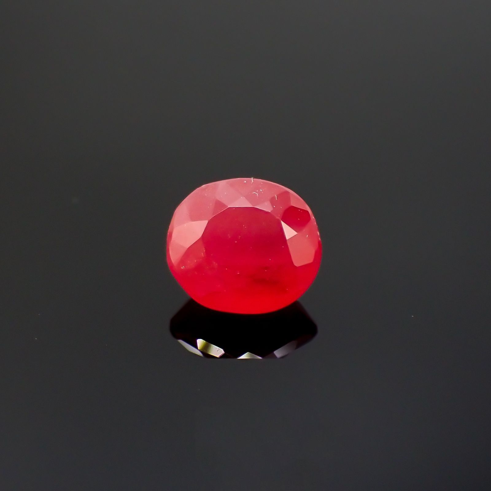 ロードナイト(宝石名ロードナイト)ブラジル産 識別済 1.74ct / 7.4x6.7mm前後 [220616714]