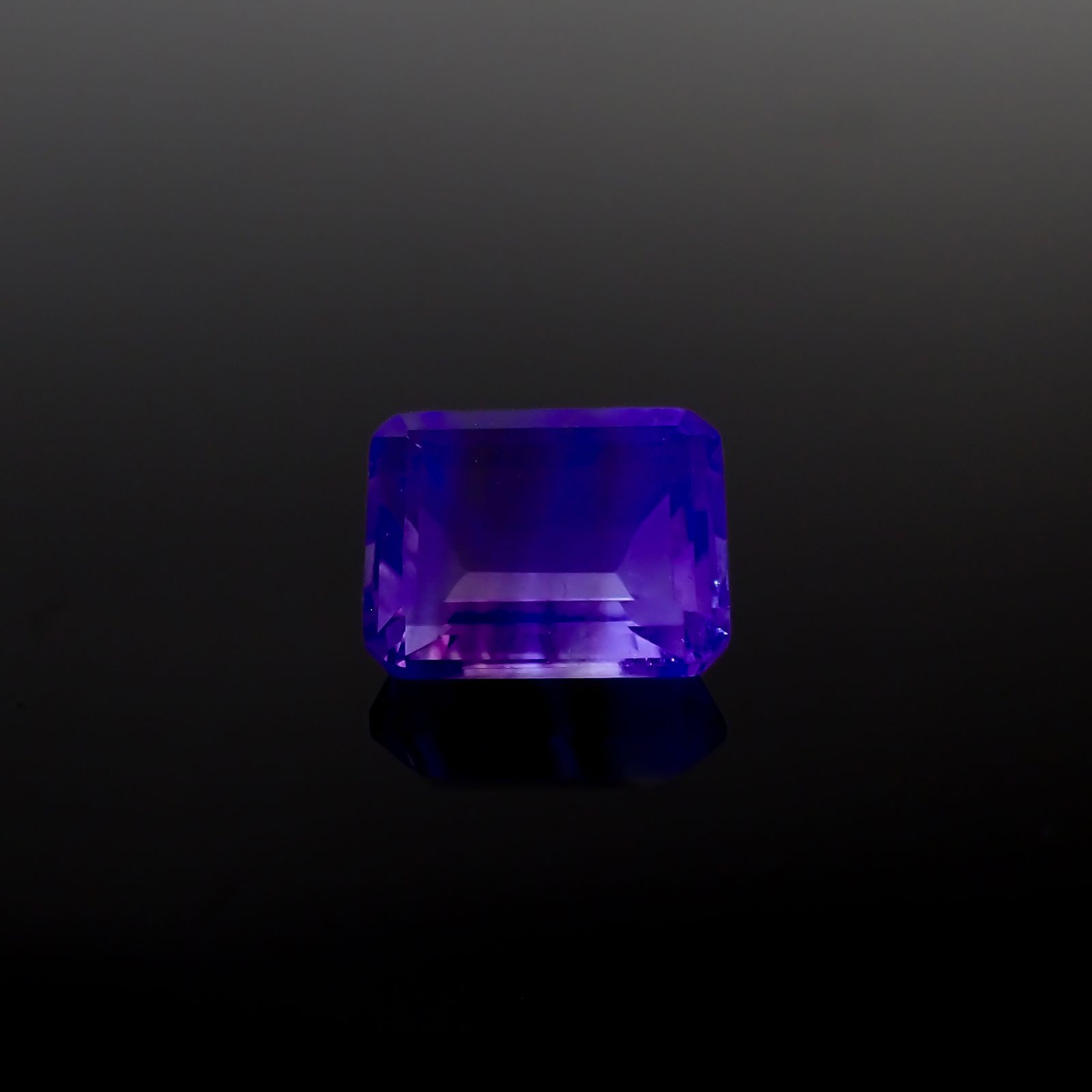 パーティカラーフローライト フルオレッセンス ブラジル産 4.01ct[230823268]10.1x7.9mm前後