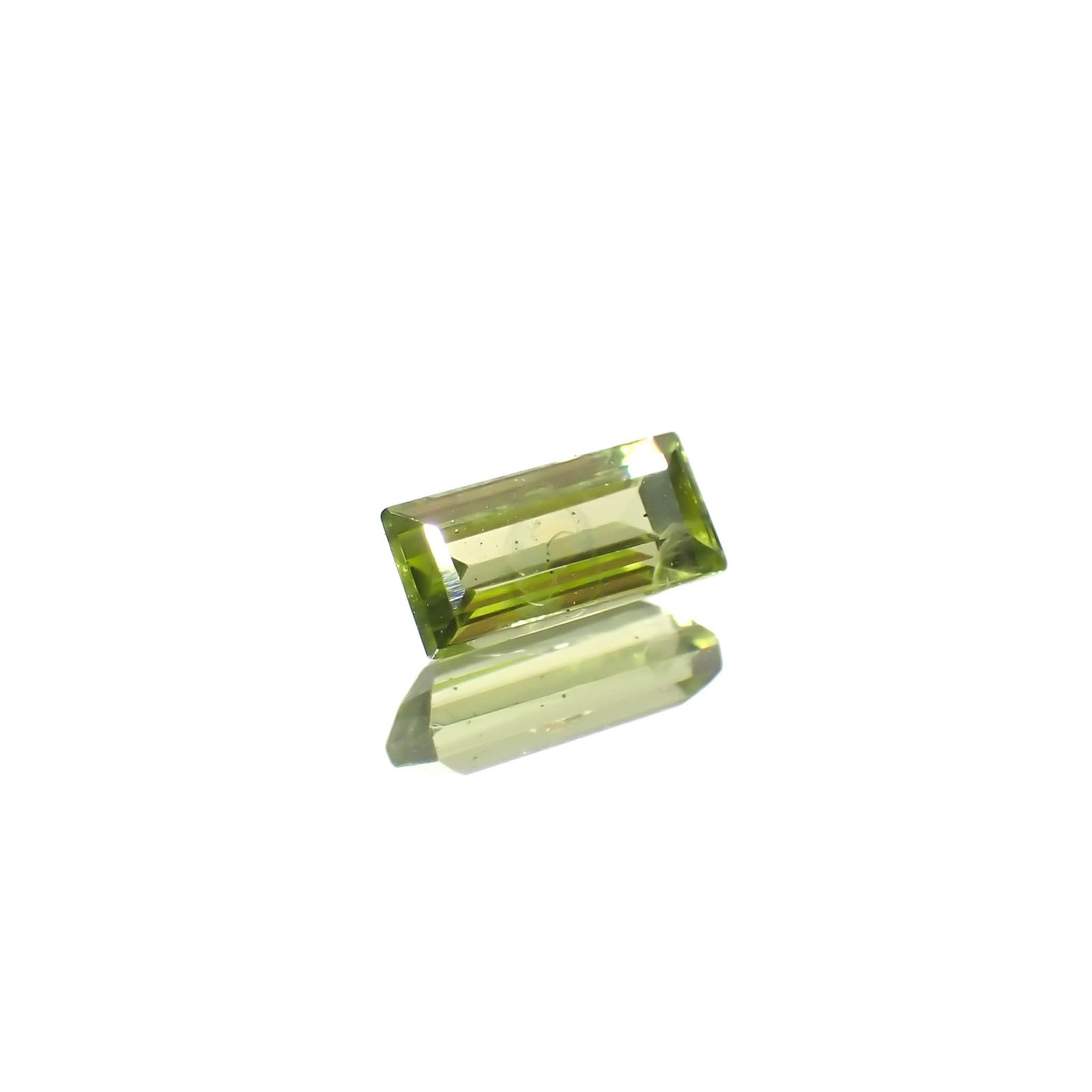 リリーパッドペリドット アメリカ・アリゾナ州産 0.38ct[231224604]5.7x2.6mm前後