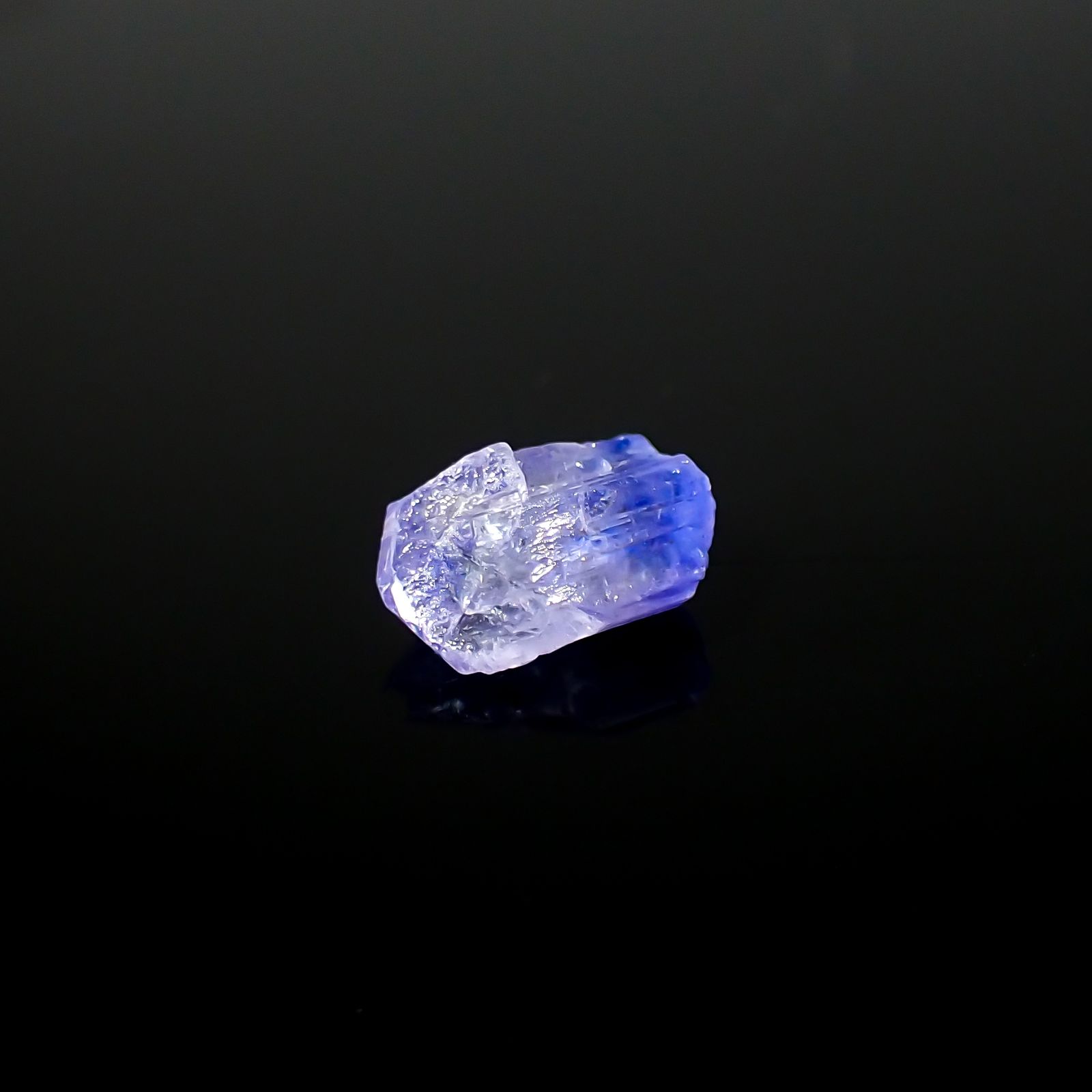 バイカラータンザナイト 原石 タンザニア産 1.94ct[231224979]8.7x6.4mm前後