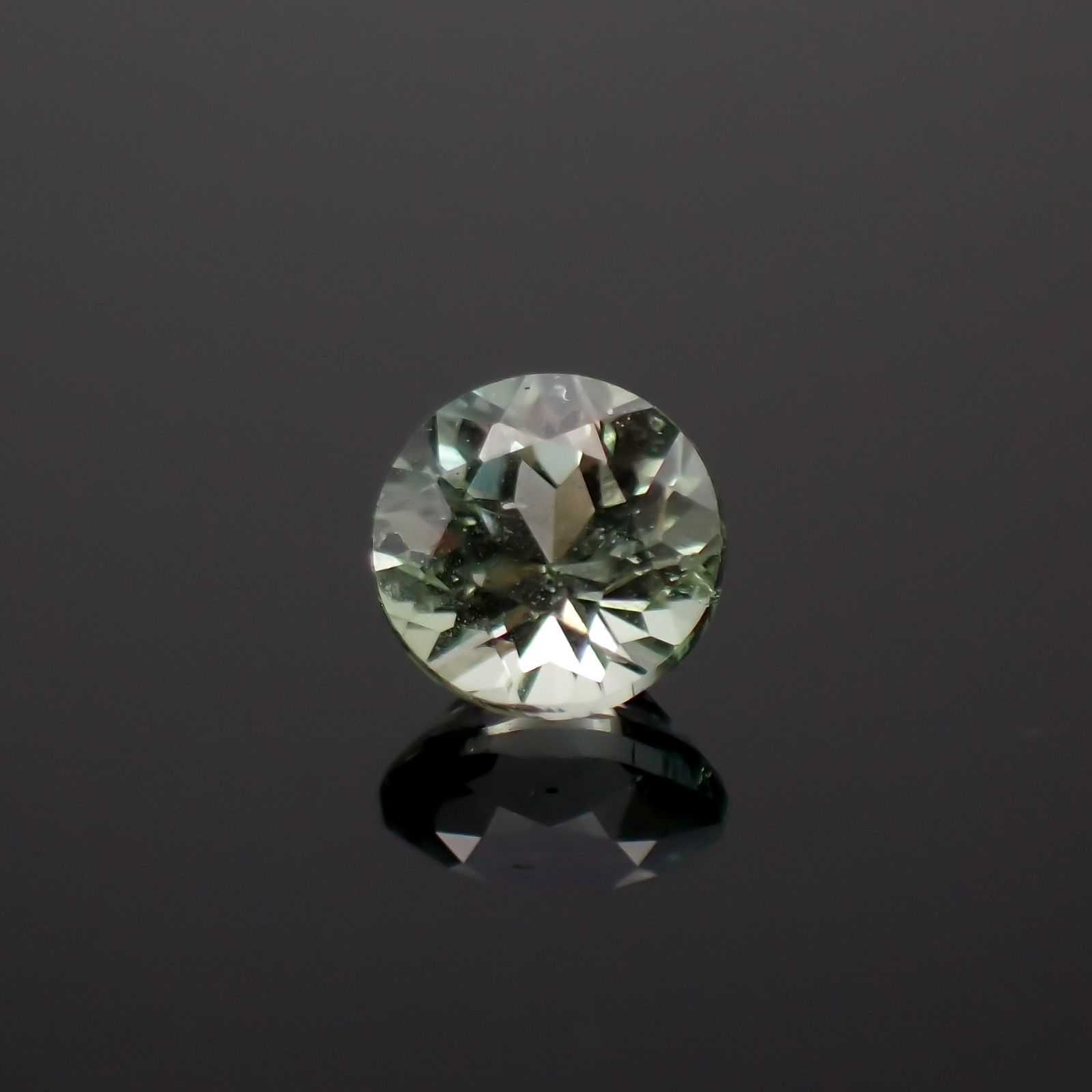 バナジウムコーネルピン(宝石名コーネルピン)タンザニア・タンガ州産 0.27ct 識別済[230521911]3.8x3.8mm前後