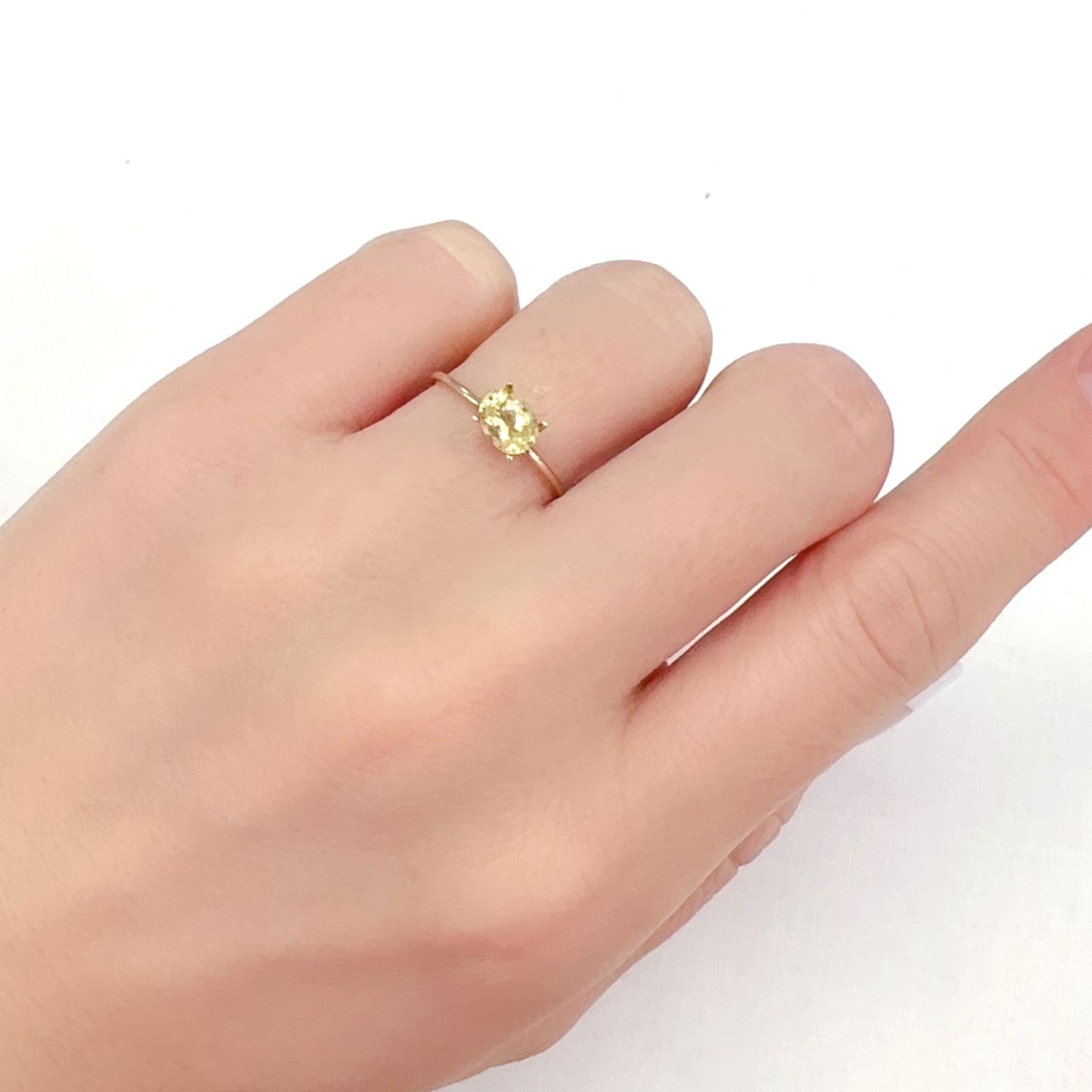 イエローダンビュライト タンザニア産 0.58ct[240125462]6x4.8mm前後